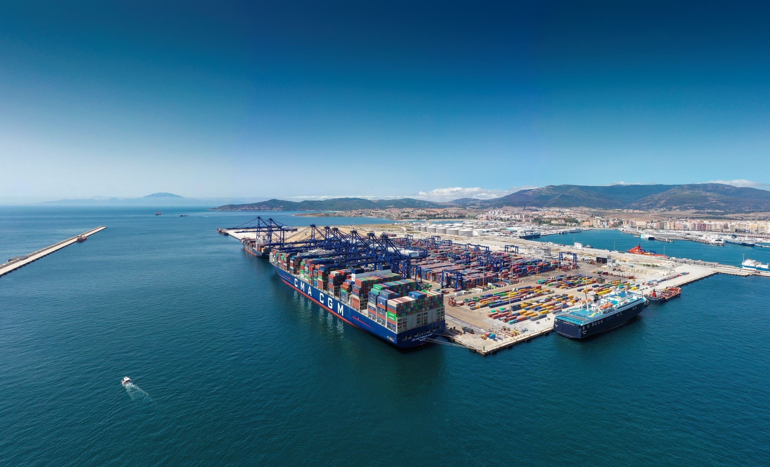 La transición energética de los puertos españoles requiere 4.500 millones de euros