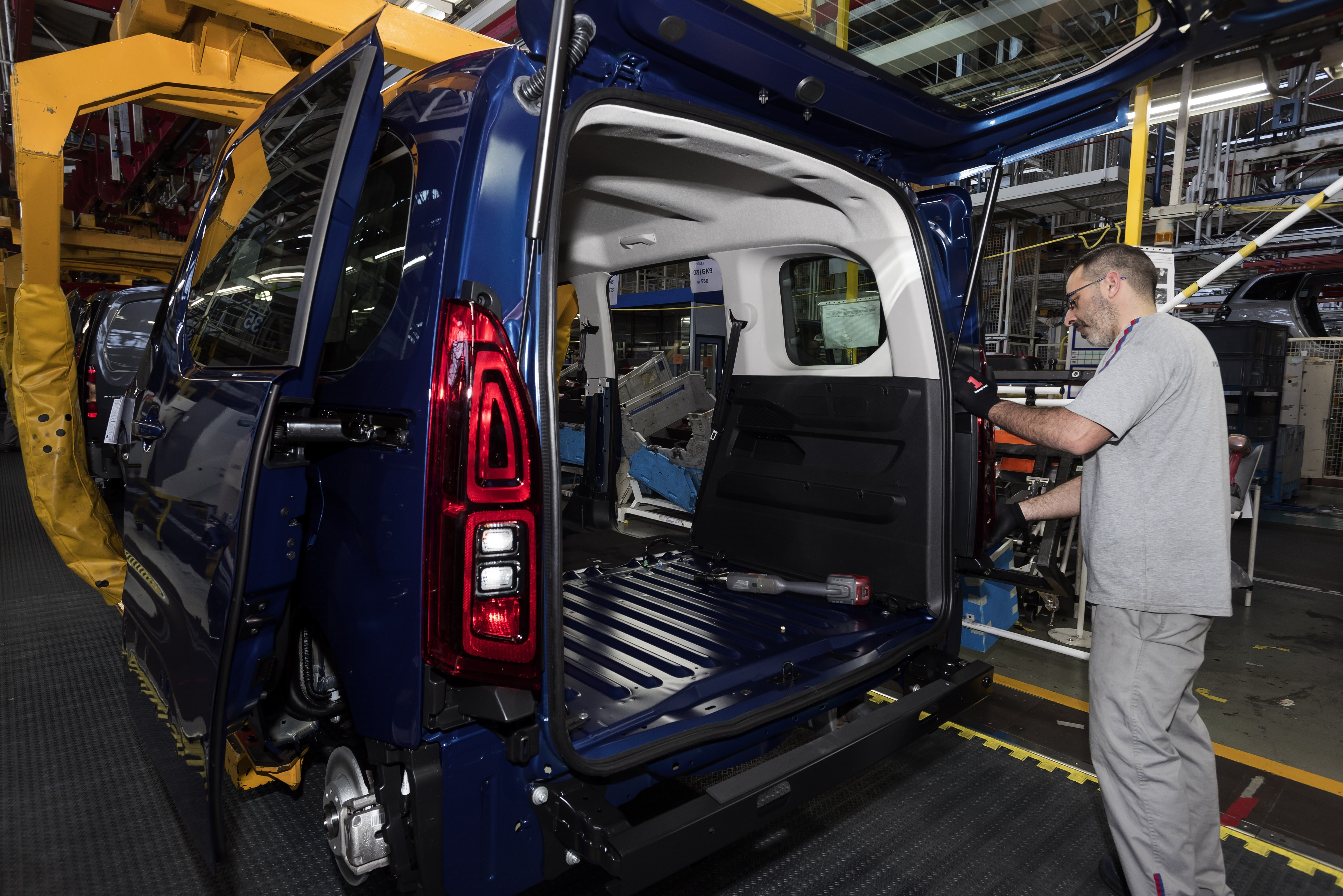 El superávit comercial de la automoción española se desploma un 30%, hasta los 5.428 millones