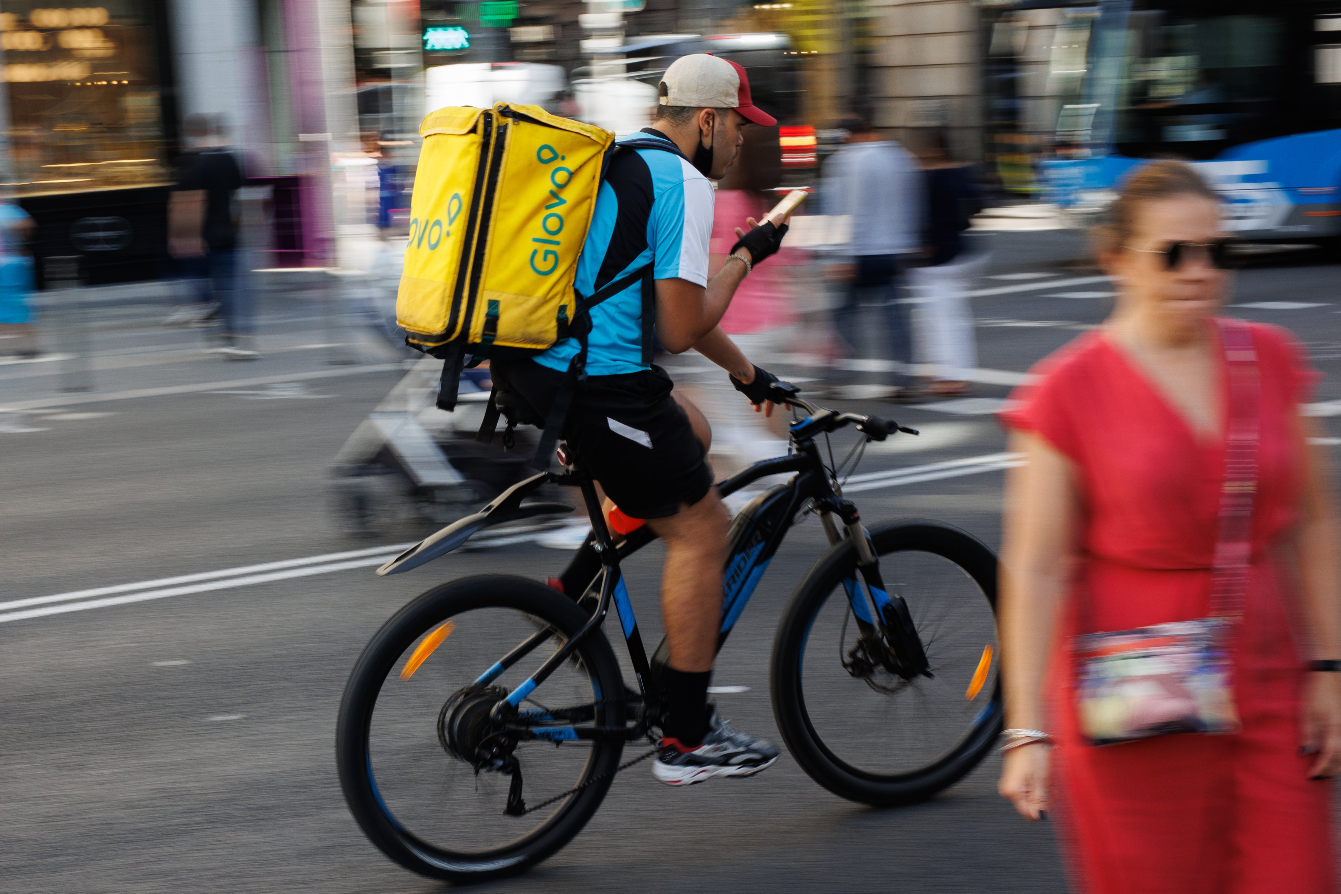 Ni las multas frenan a la dueña de Glovo: vale 1.700 millones más que desde principios de año