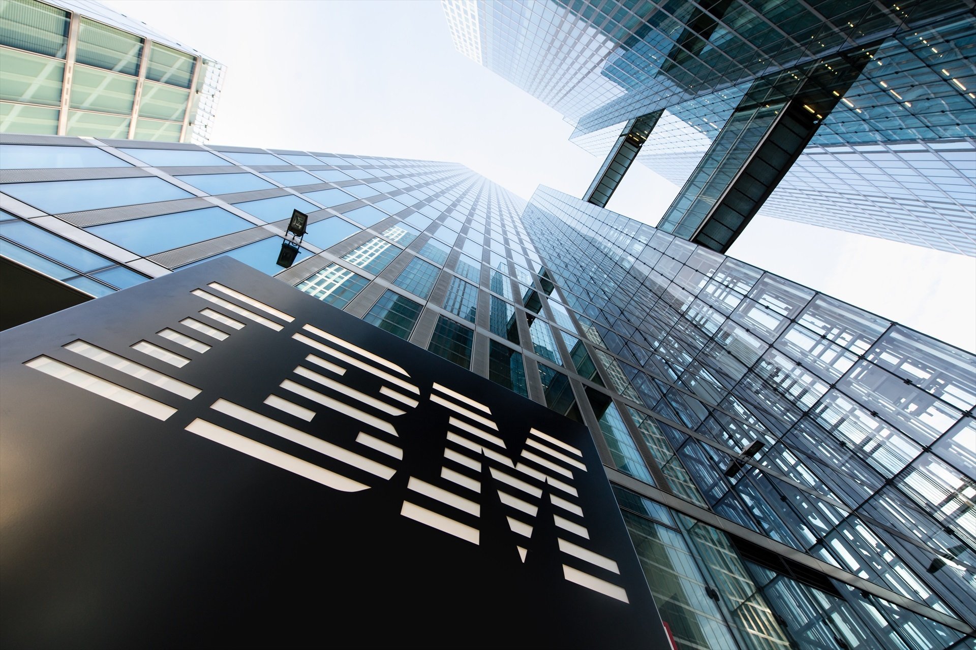 IBM gana un 71% menos y anuncia el despido de 3.900 empleados