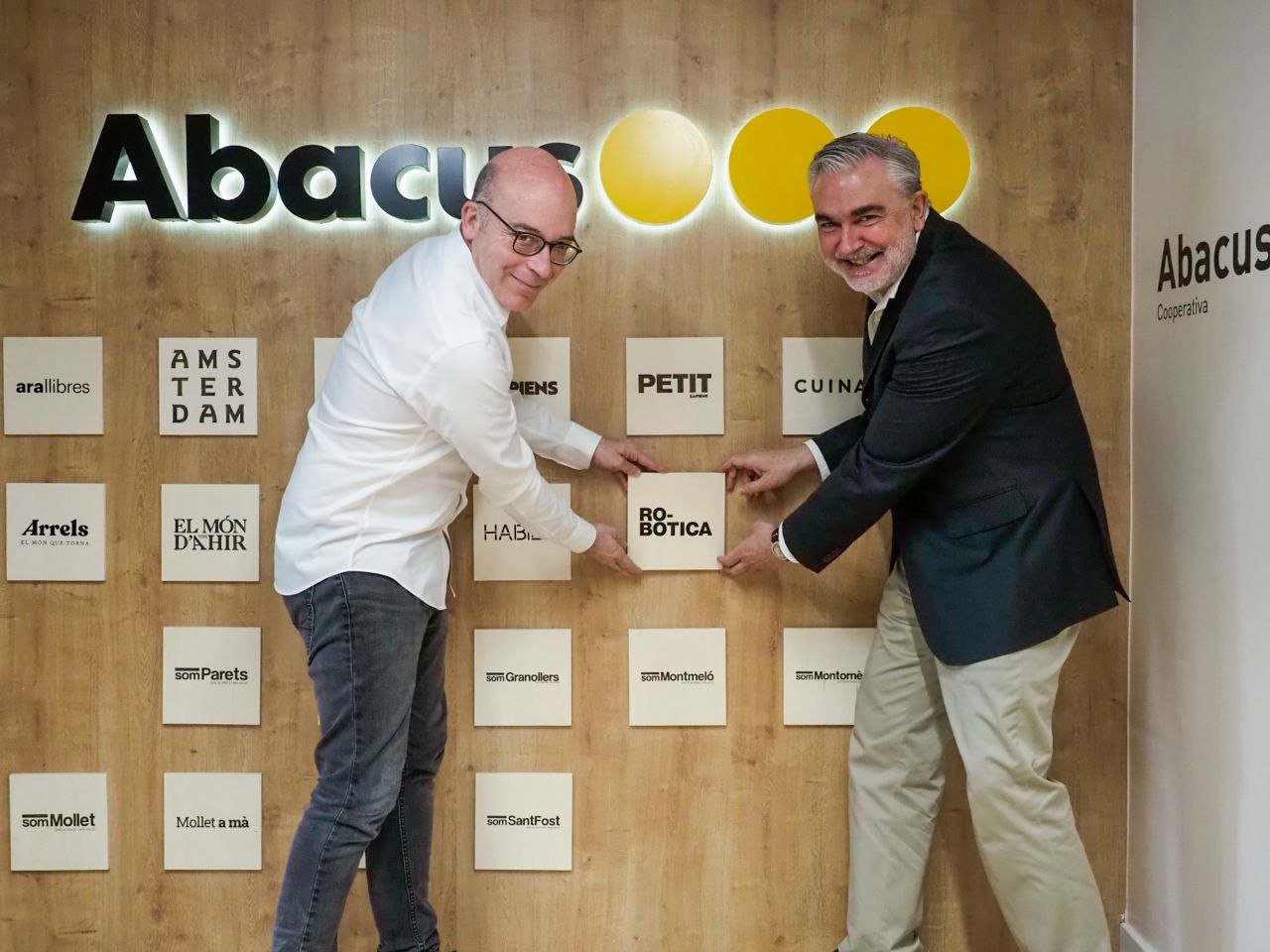 Abacus reforça la seva àrea escolar amb la integració de l'empresa catalana Ro-botica