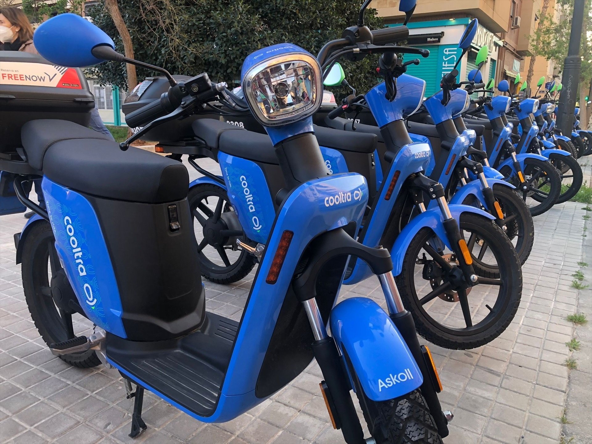 La catalana Cooltra crece en Italia y aterriza en Turín con una flota de 400 vehículos