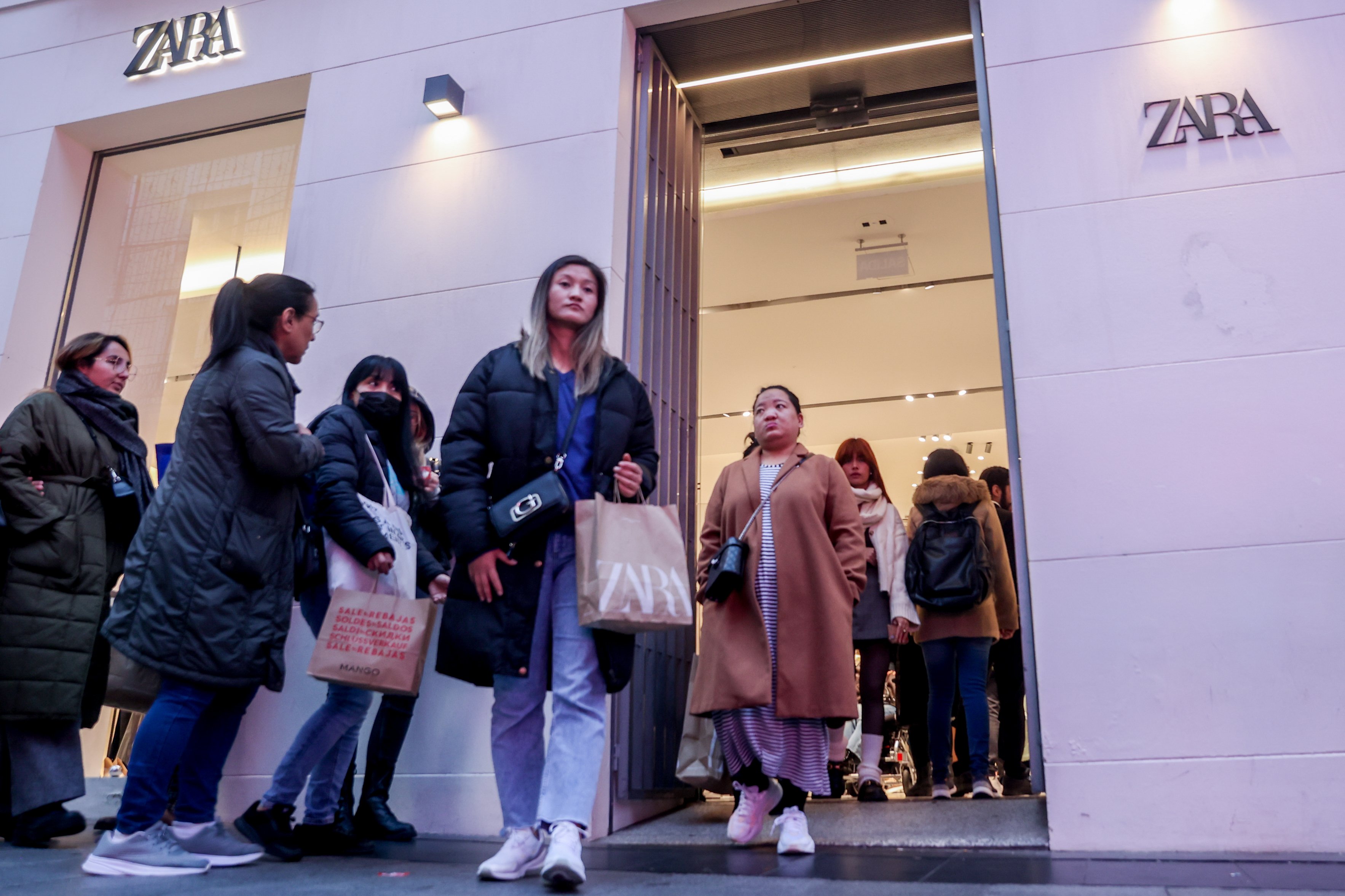 El 80% de los empleados de tienda de Inditex cobrarán entre un 20% y un 25% más