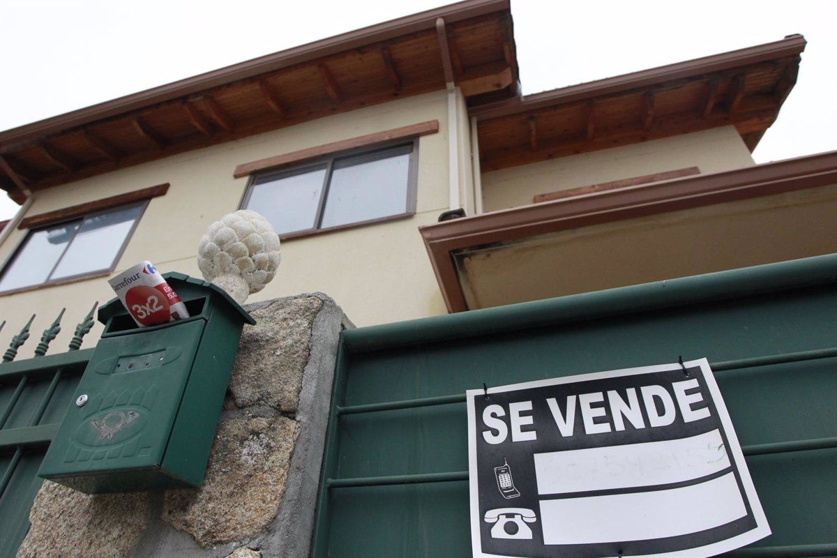 La banca debe 3.899 millones a los hipotecados catalanes en cláusulas abusivas, según Adicae