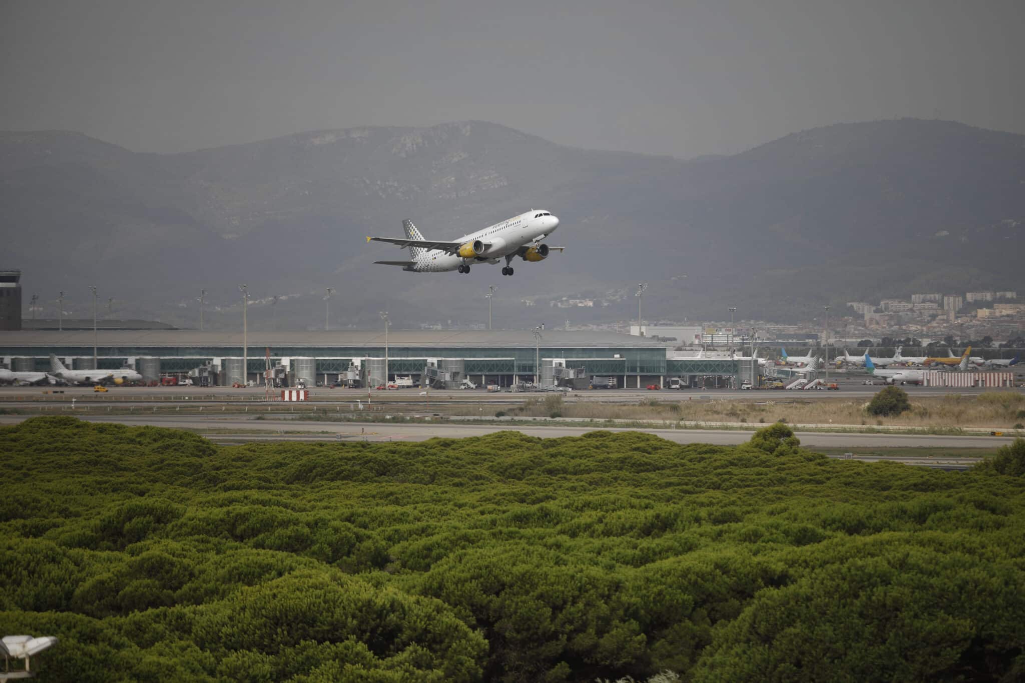 El Govern recibe una nueva propuesta para ampliar El Prat sobre el mar