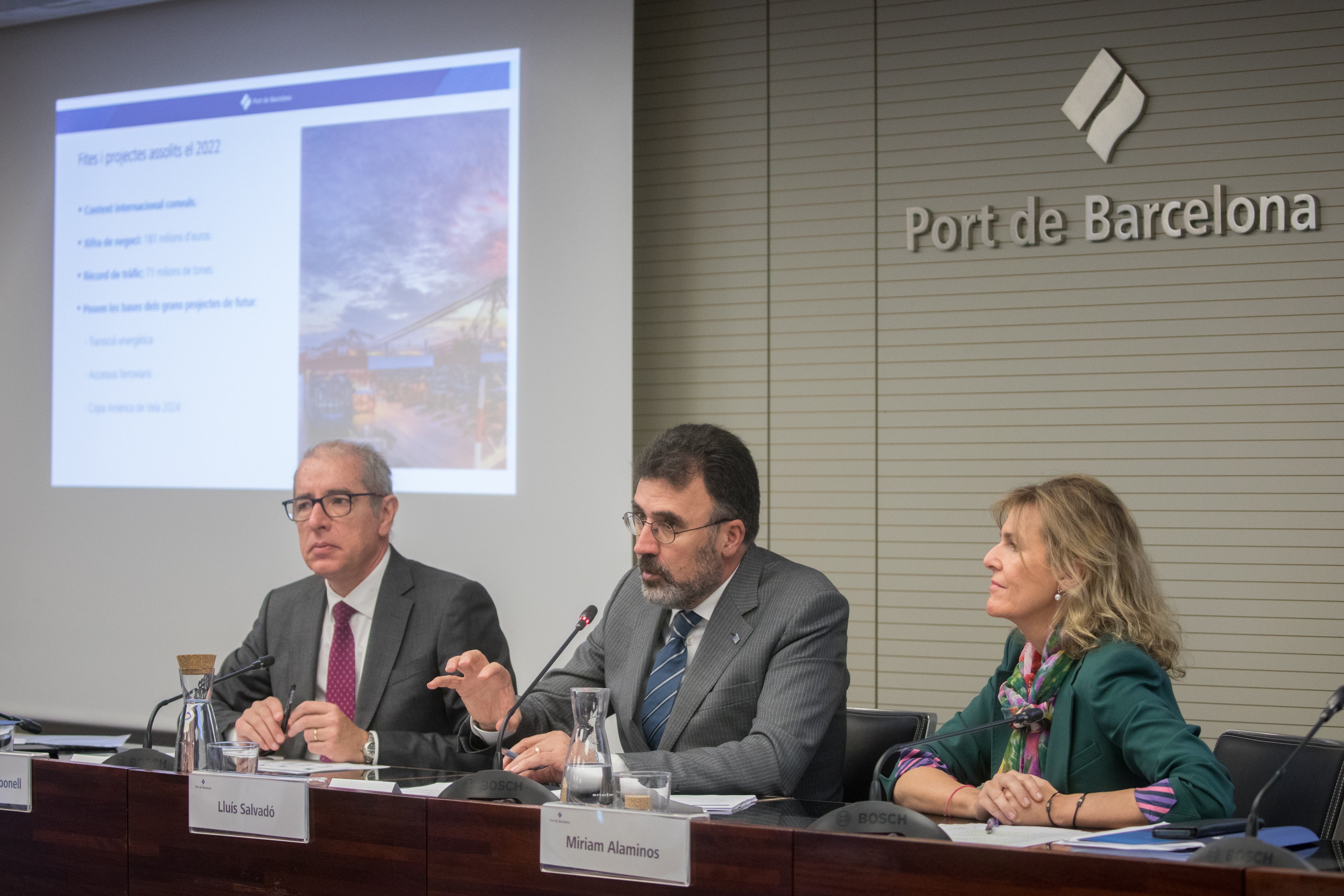 El Port de Barcelona, l'entrada a Europa dels cotxes que provenen de l'Àsia