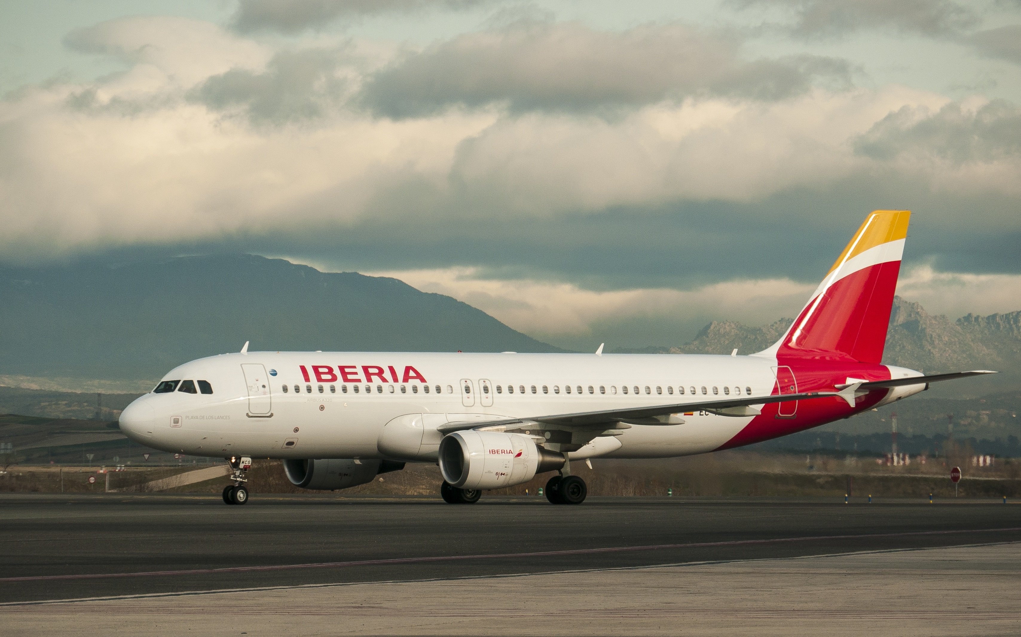 Iberia reforça el pont aeri Madrid-Barcelona amb 172 vols setmanals