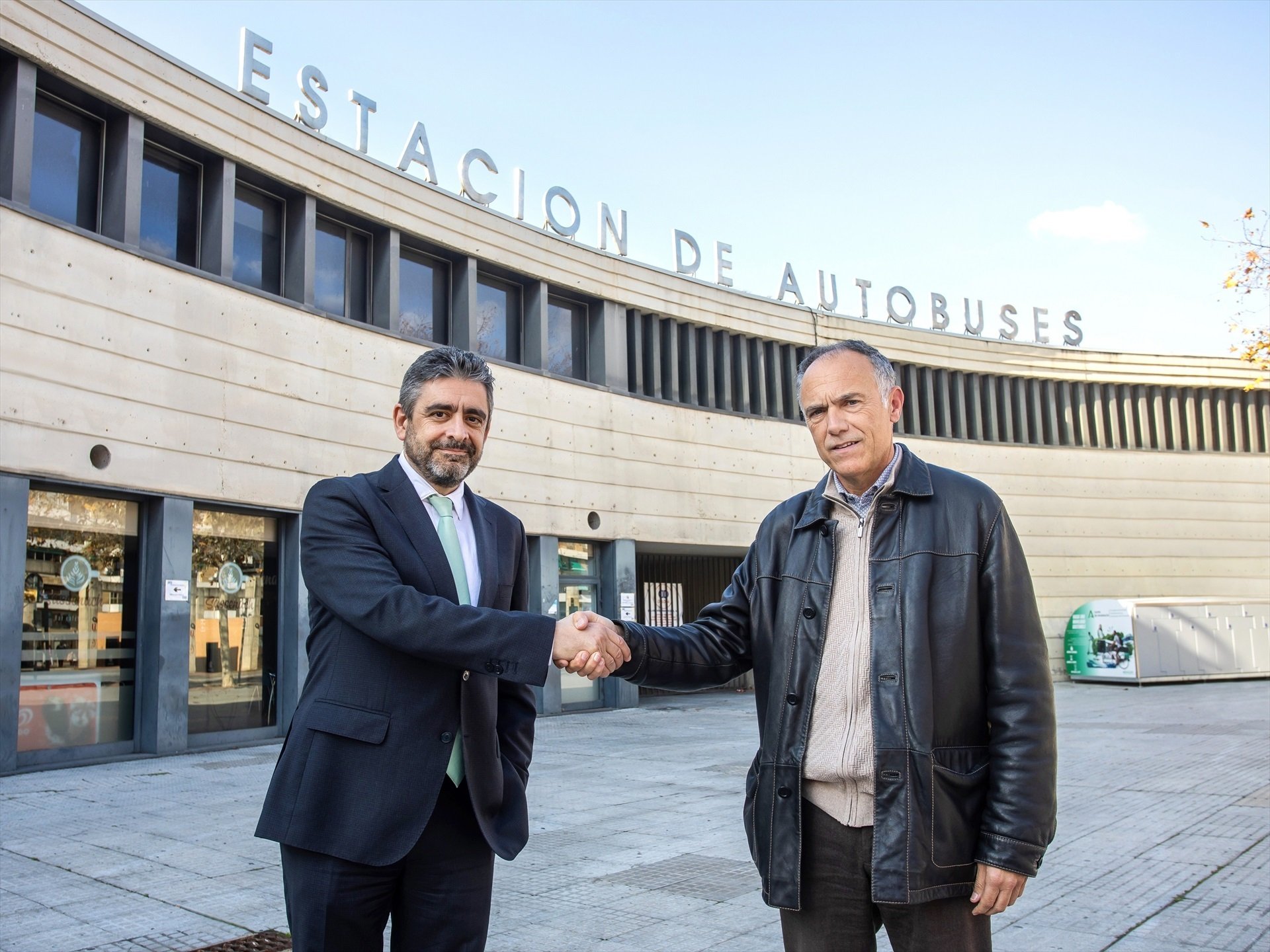 CEPSA y Damas impulsan los primeros autobuses interurbanos de hidrógeno verde de España en Andalucía