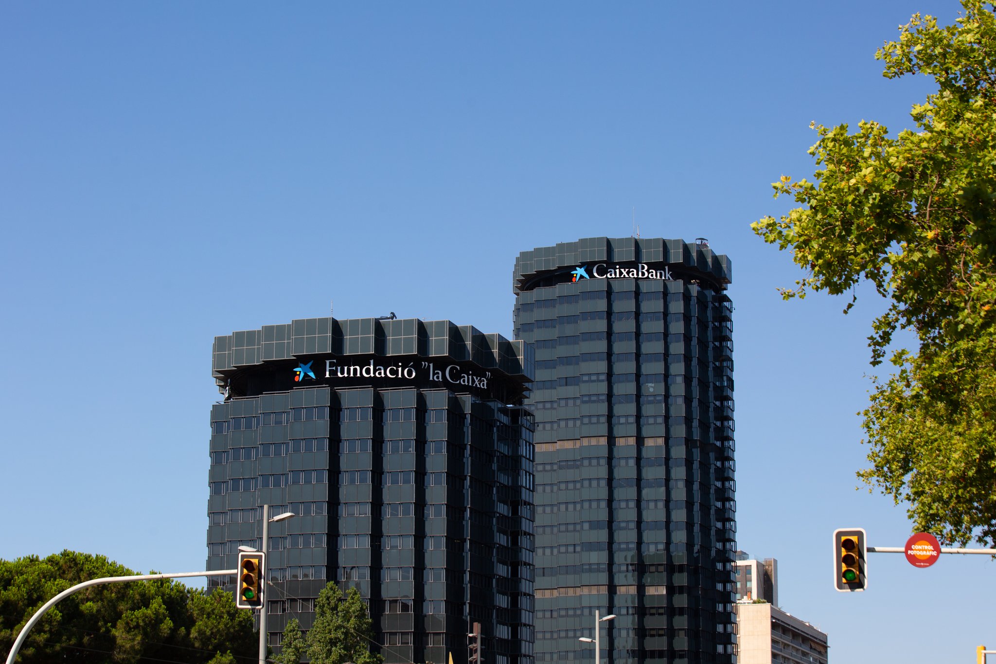 Fachada de la sede de CaixaBank en Barcelona