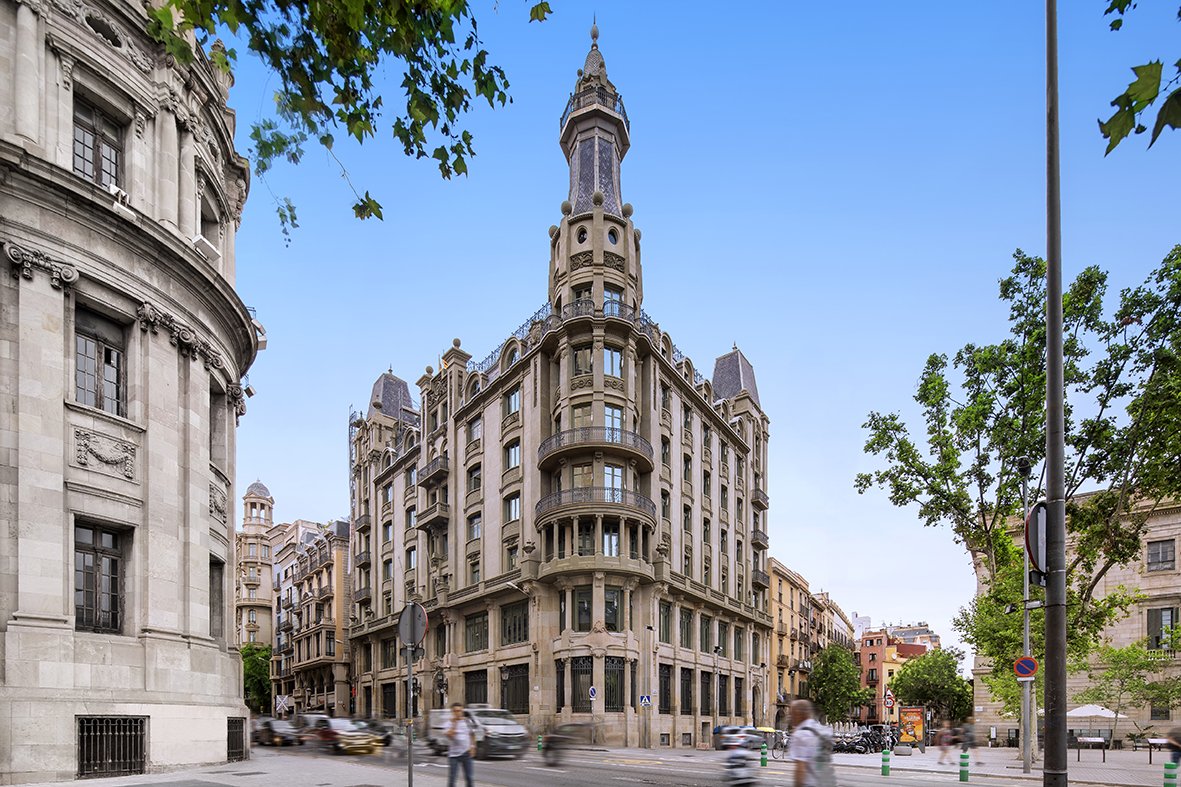 Zurich vende tres edificios de oficinas en el centro de Barcelona