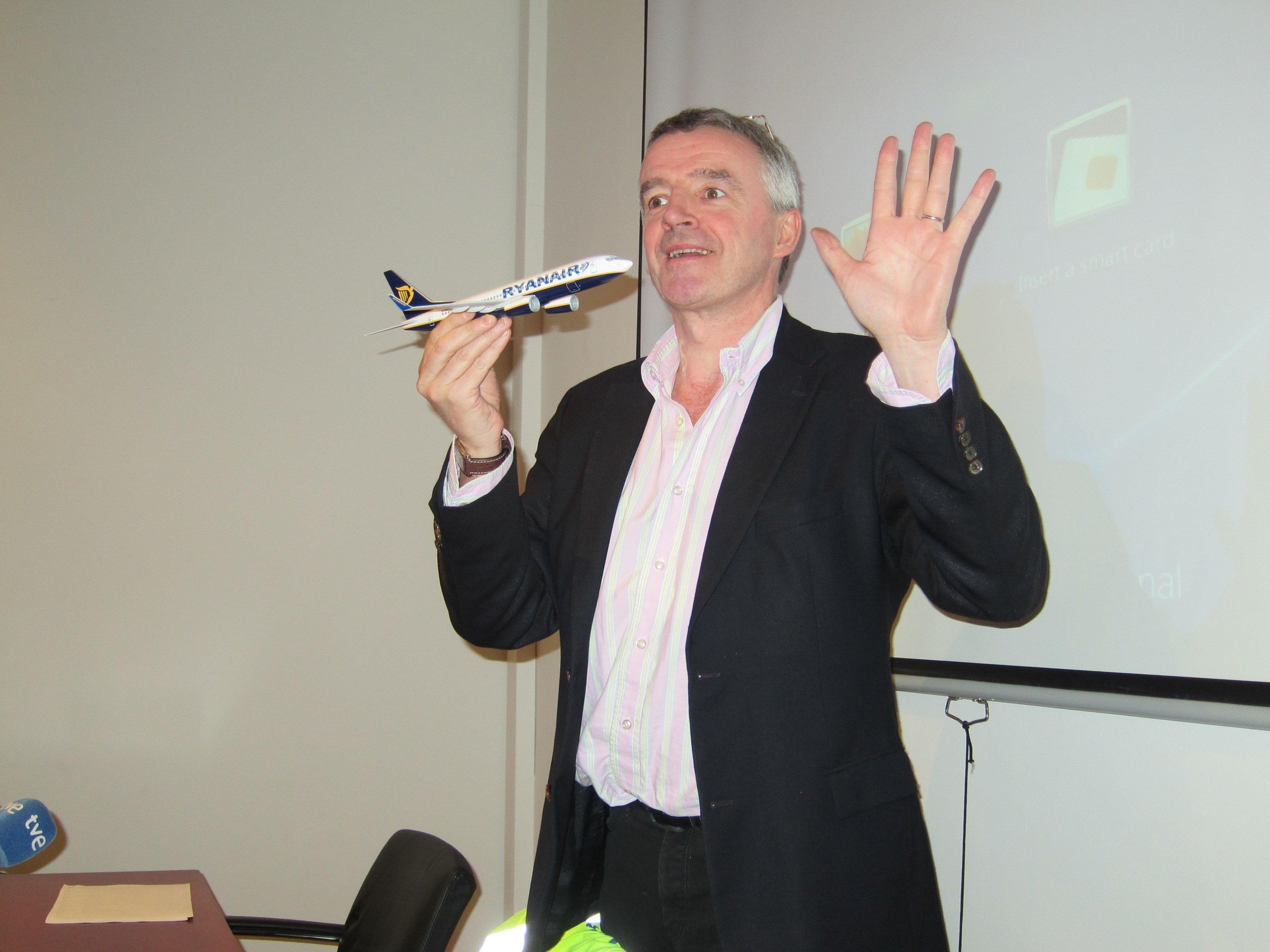 Los pilotos de Ryanair recuperan el salario de 2019 y tendrán subidas anuales del 3%