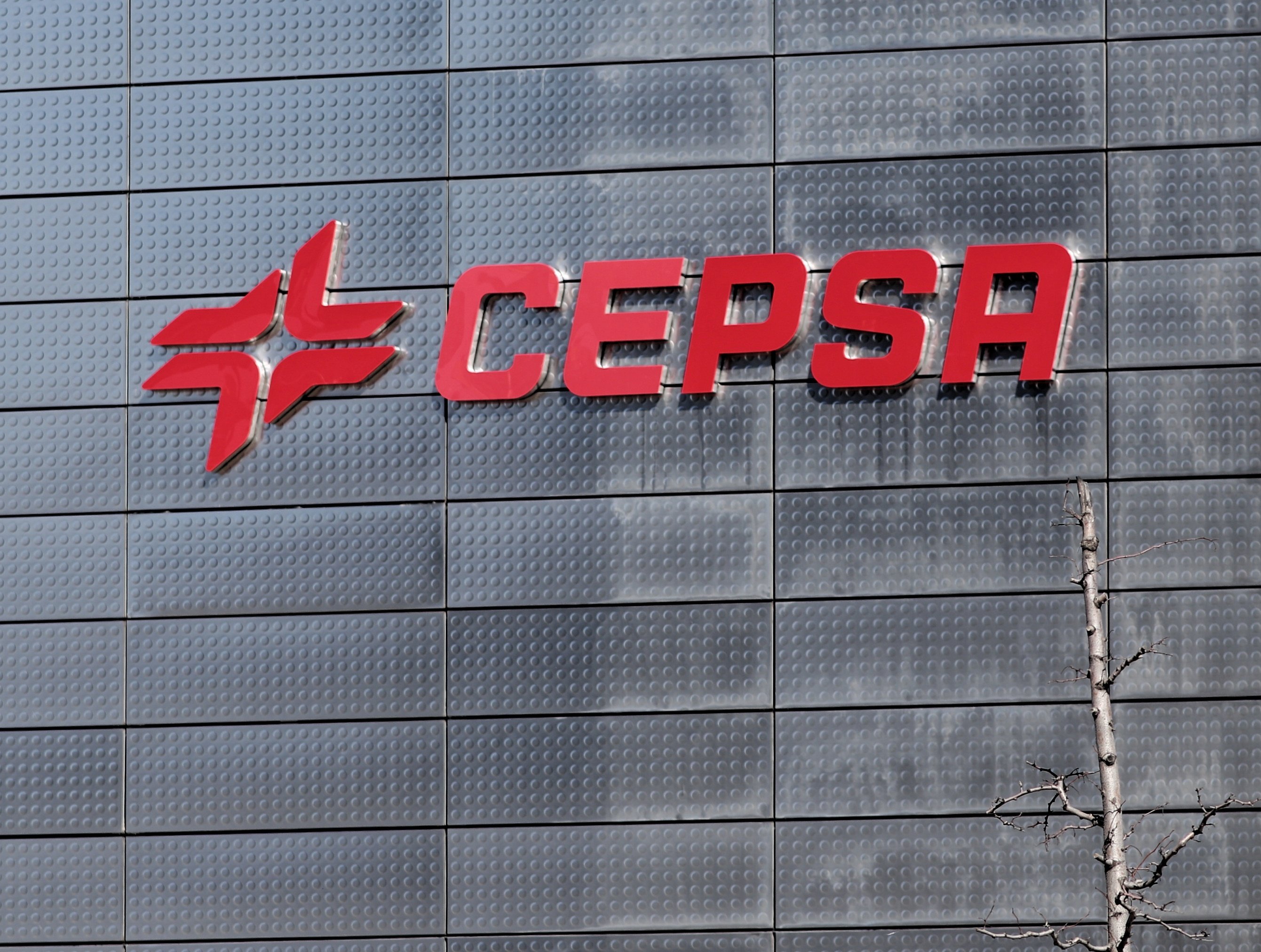 Cepsa eleva els seus guanys un 66,4%, fins als 1.100 milions, pels preus del cru i el gas