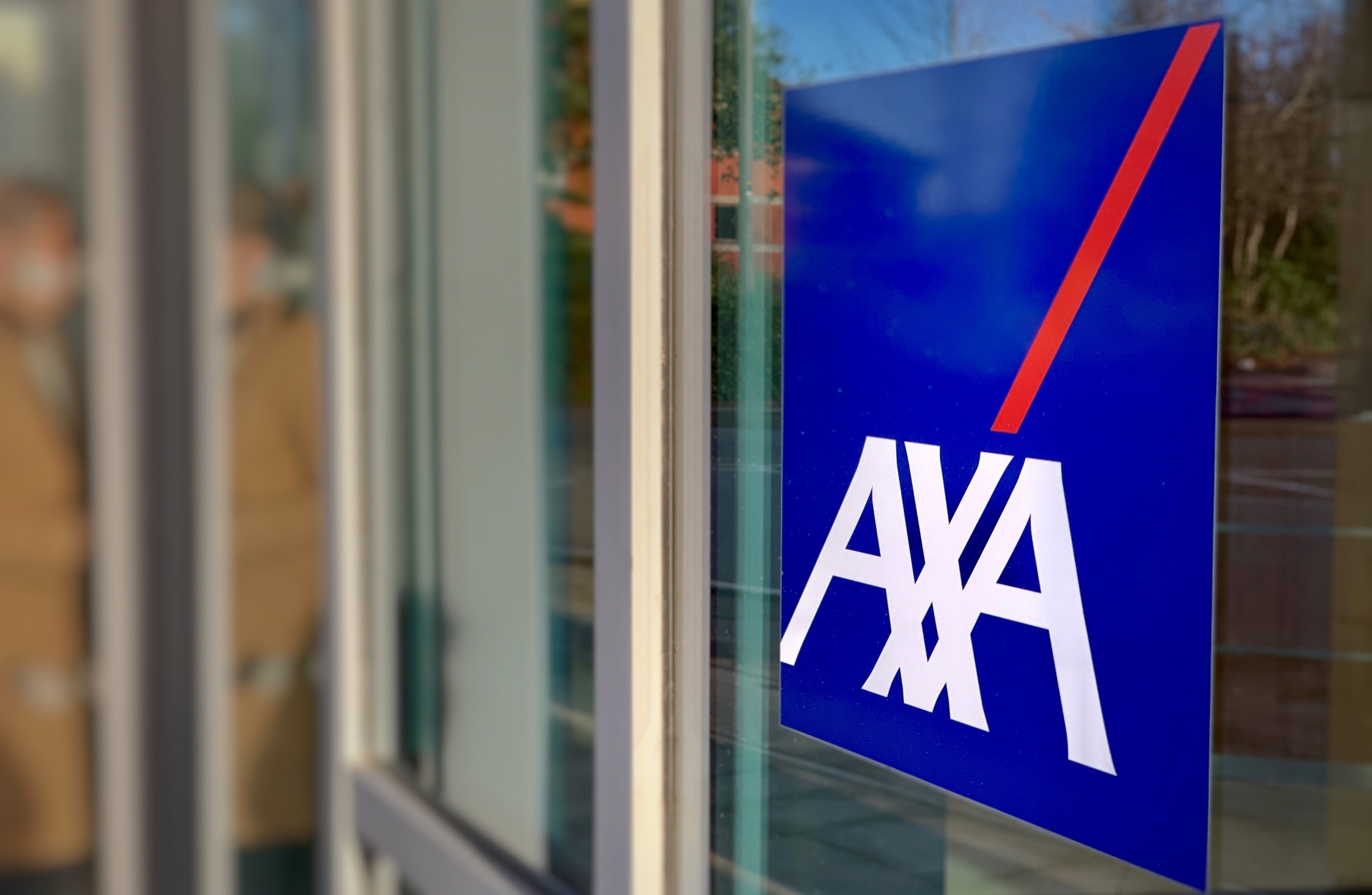La aseguradora AXA acepta que 105 salidas del ERE sean con prejubilaciones