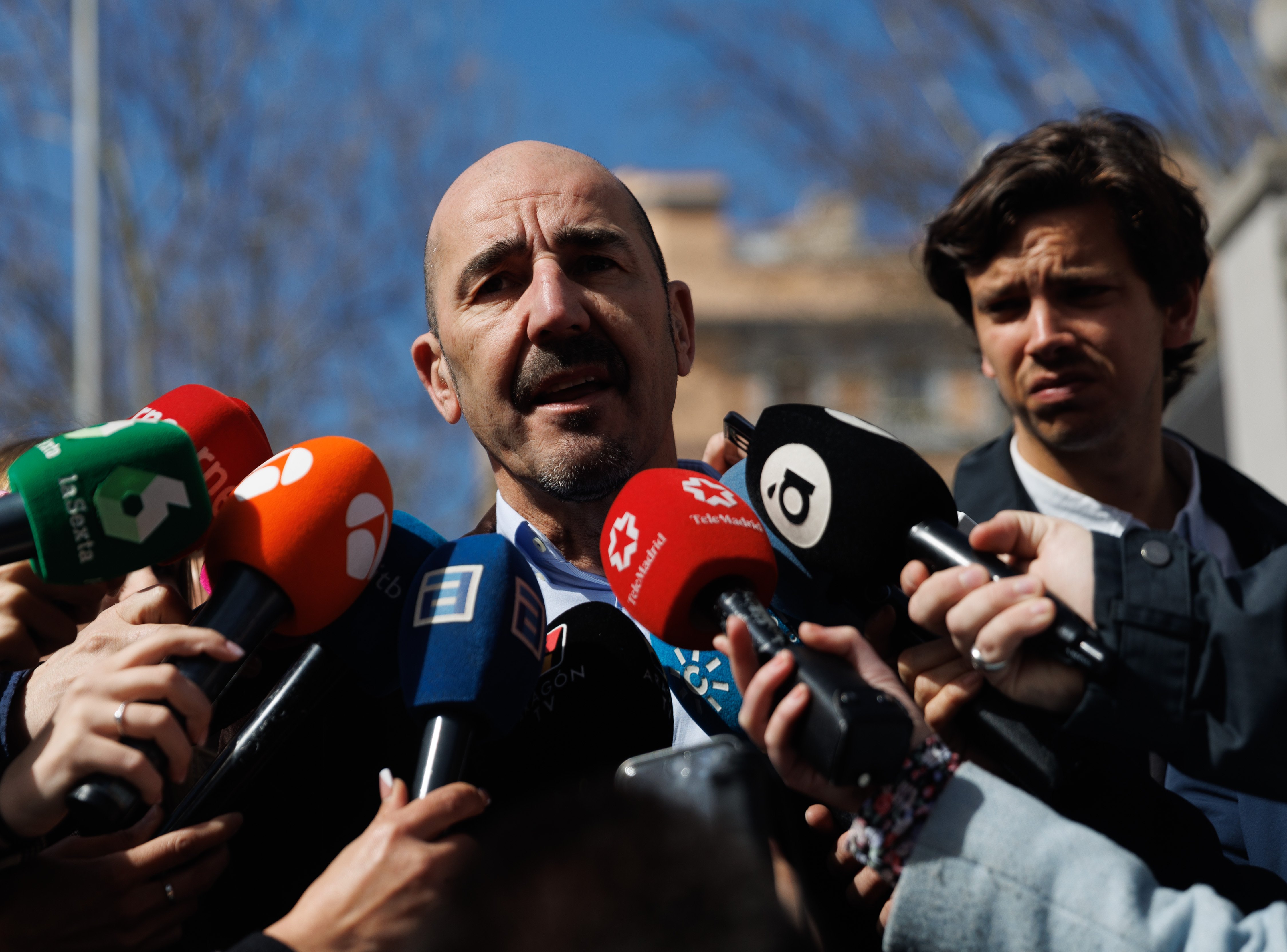 La patronal rechaza "frontalmente" la reforma de las pensiones y los sindicatos la ven "positiva"