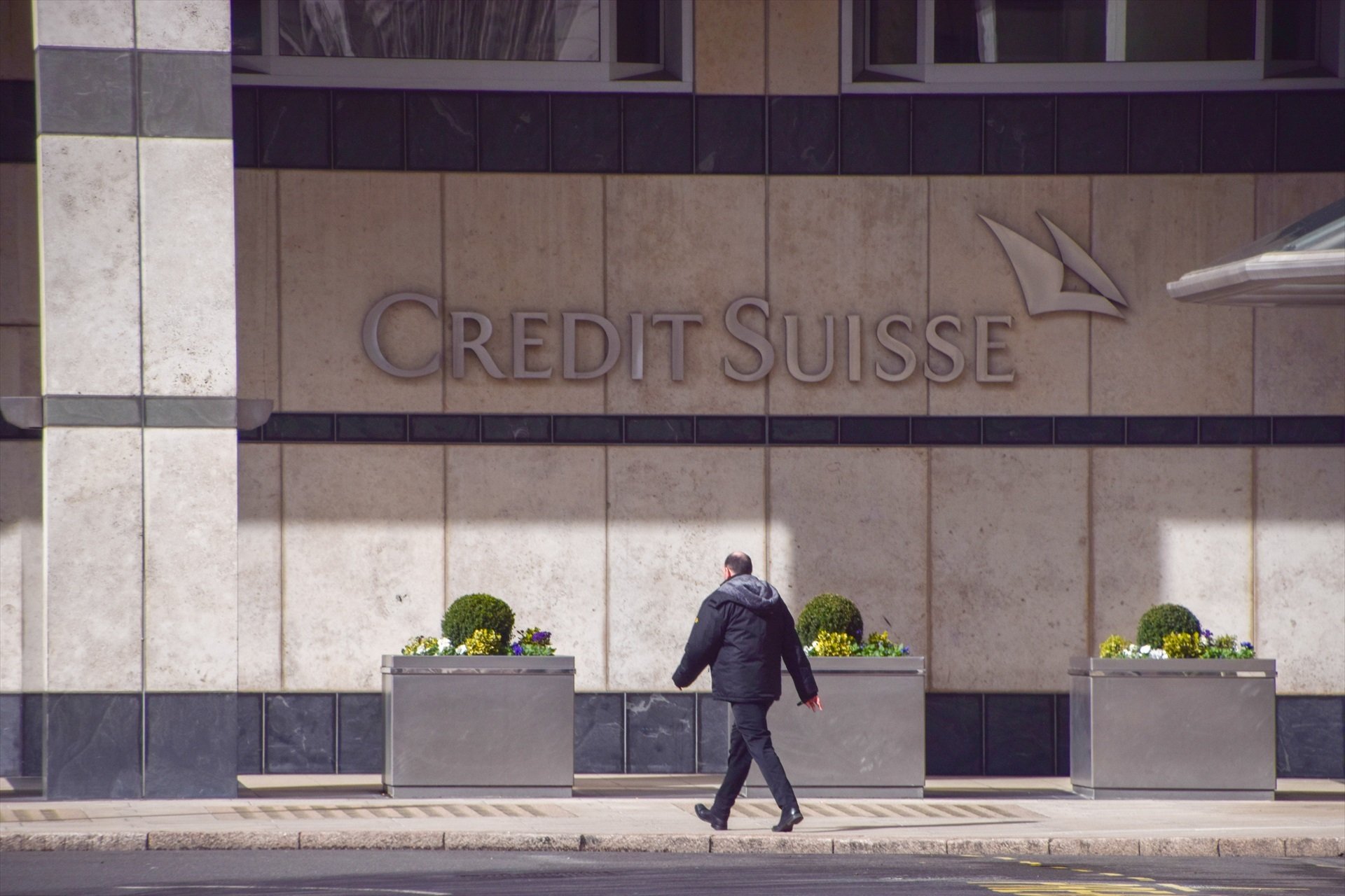 BlackRock planea una oferta rival para competir con UBS en la compra de Credit Suisse