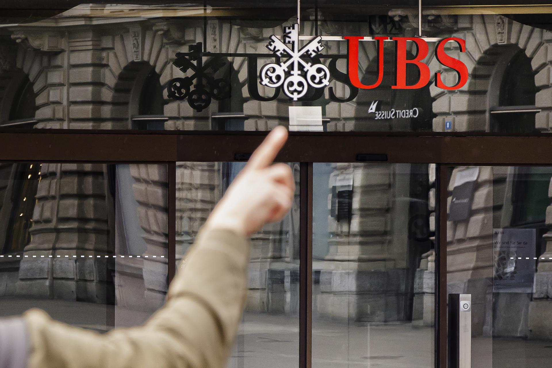 UBS acorda la compra de Credit Suisse per 3.250 milions de dòlars