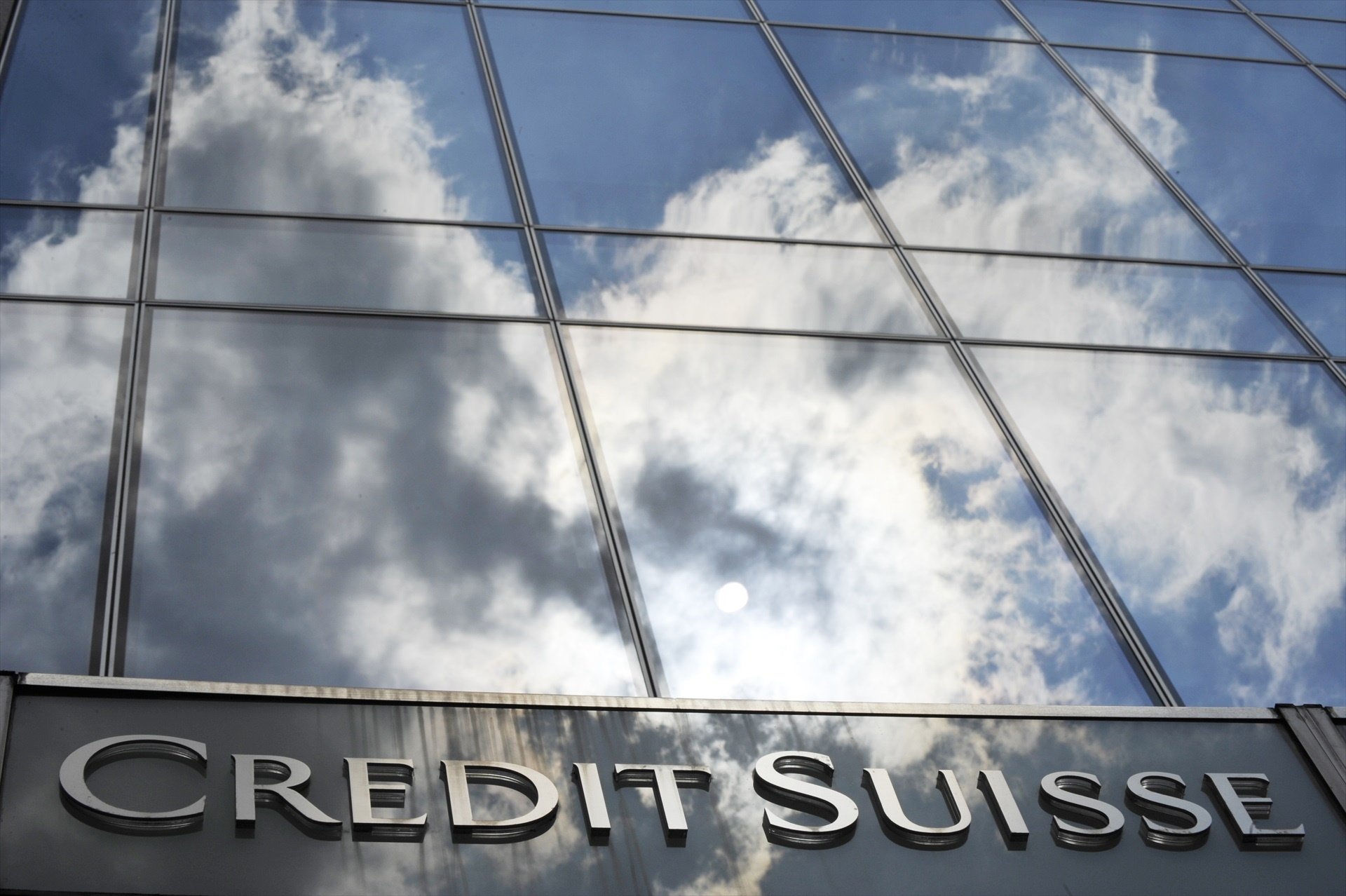 Credit Suisse es desploma un 60% després de la seva compra per UBS
