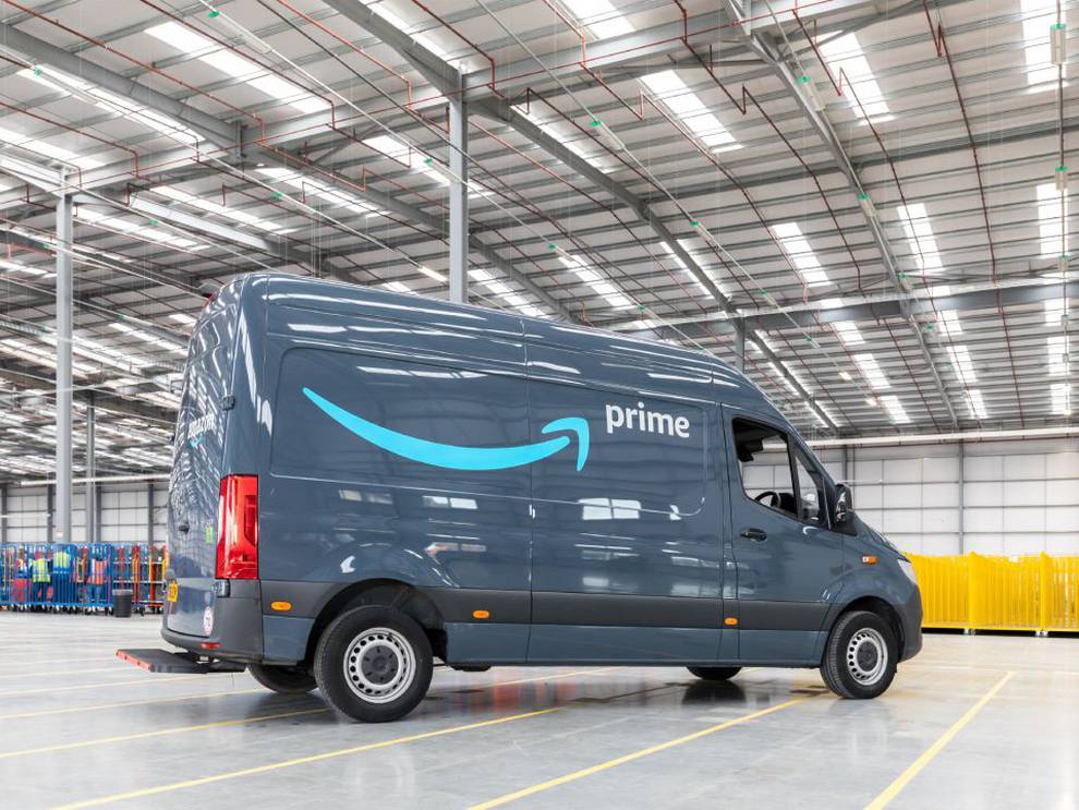 Competencia recurre la tasa Amazon que implantó la alcaldesa Ada Colau
