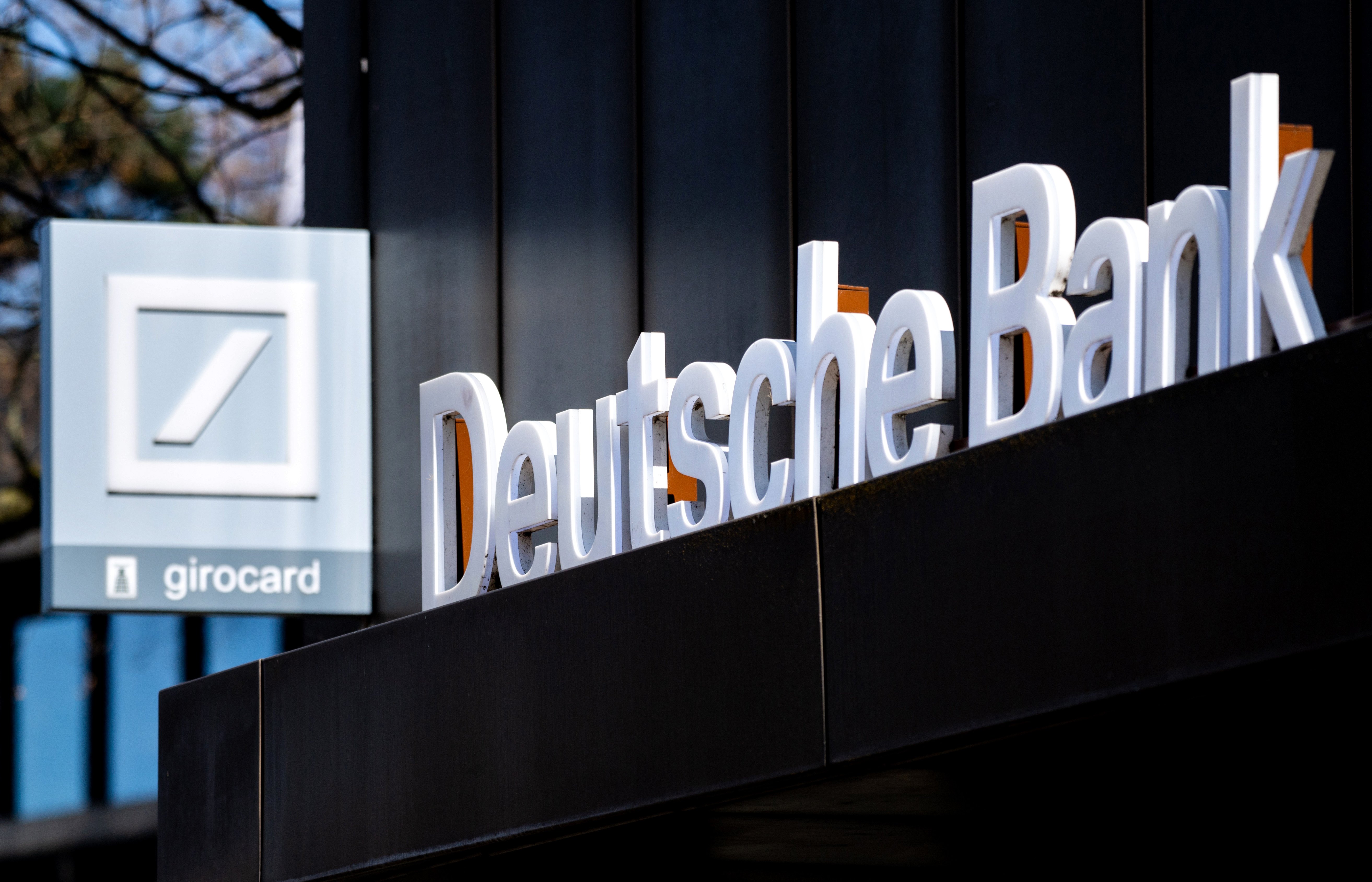 El colapso financiero arrastra a Deutsche Bank: sus acciones caen un 10%