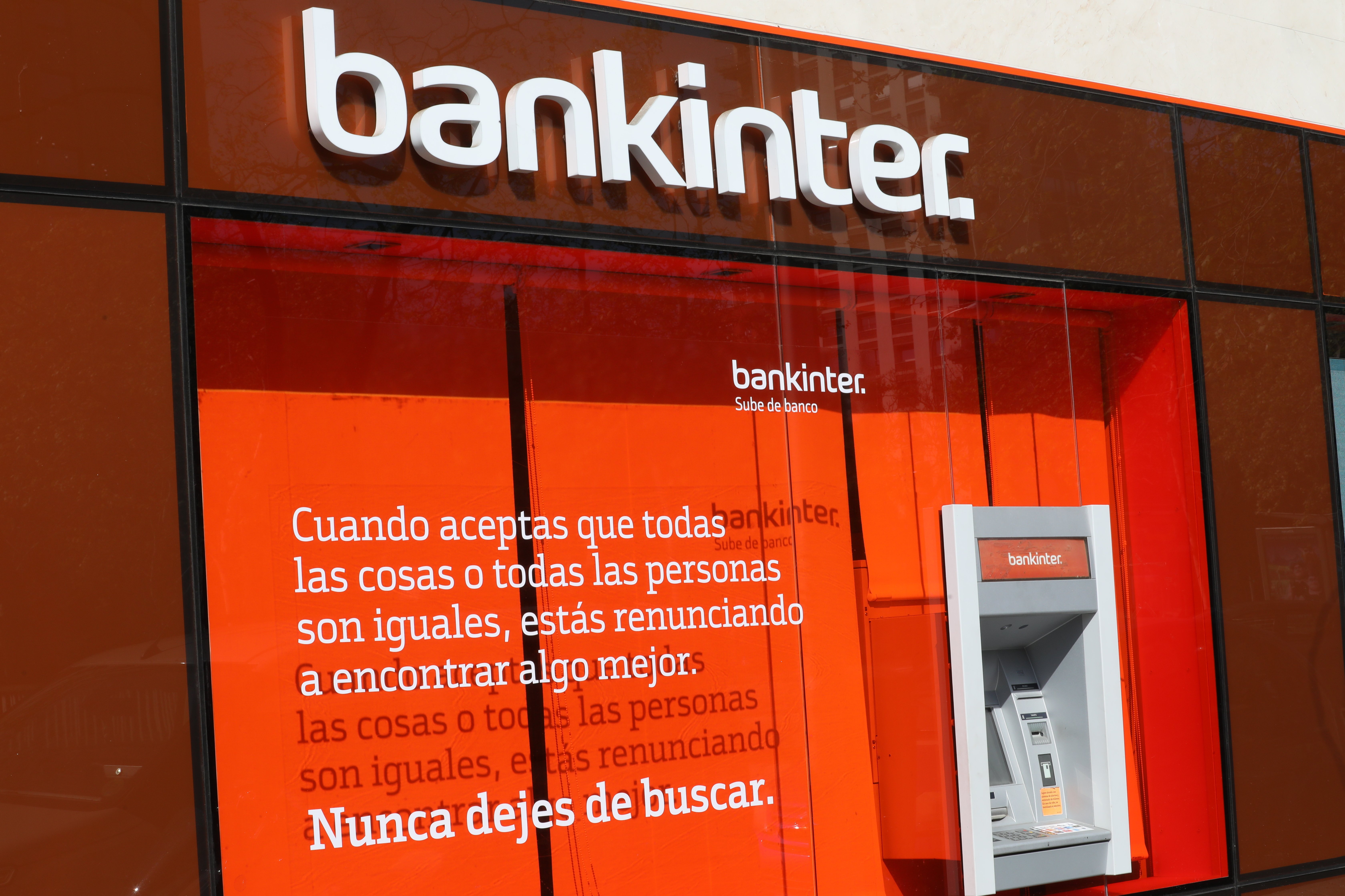Bankinter lanza una cuenta remunerada al 1% que no pide nómina
