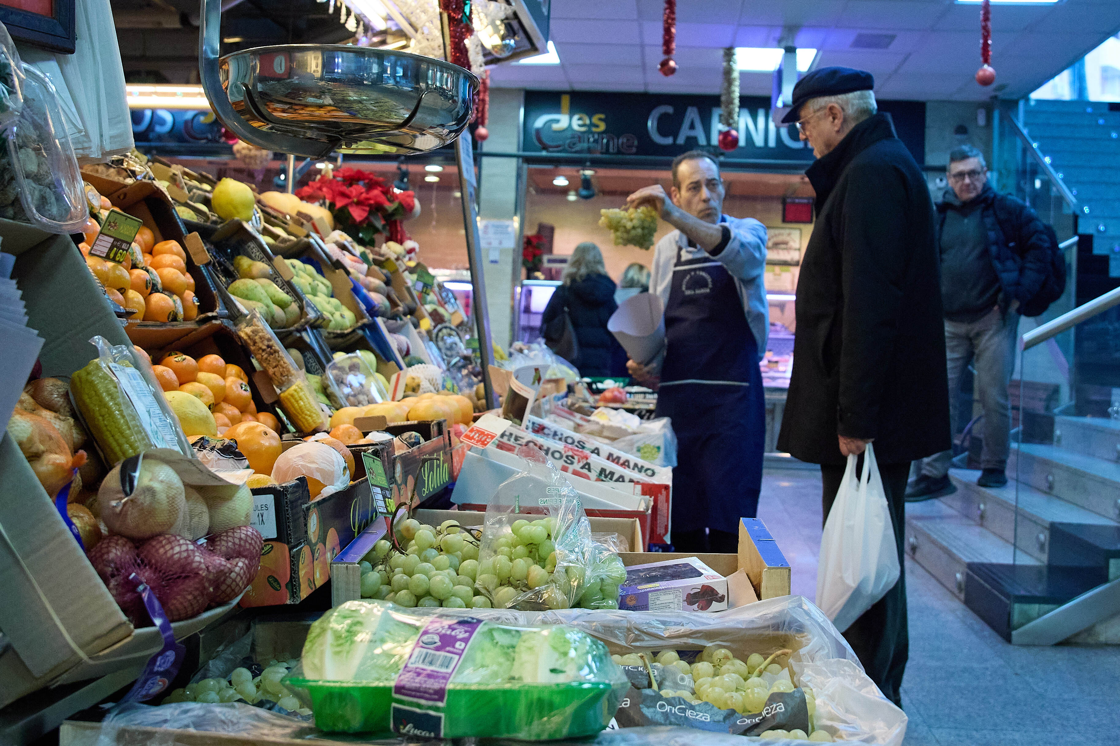 El encarecimiento de los alimentos pone en riesgo a las rentas más bajas de España, según el BdE