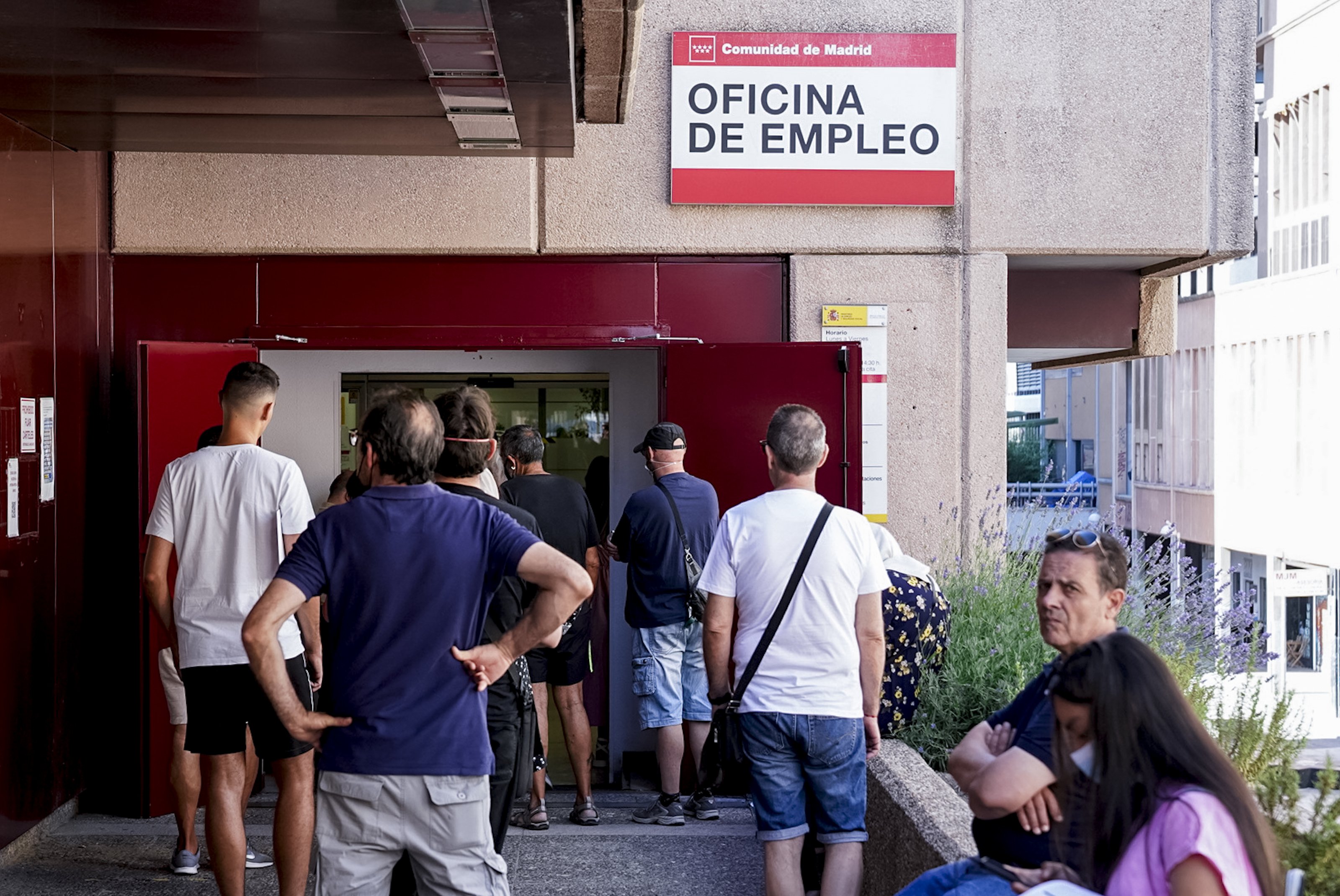 España lidera la tasa de paro de Europa en febrero y suma casi medio millón de jóvenes desempleados