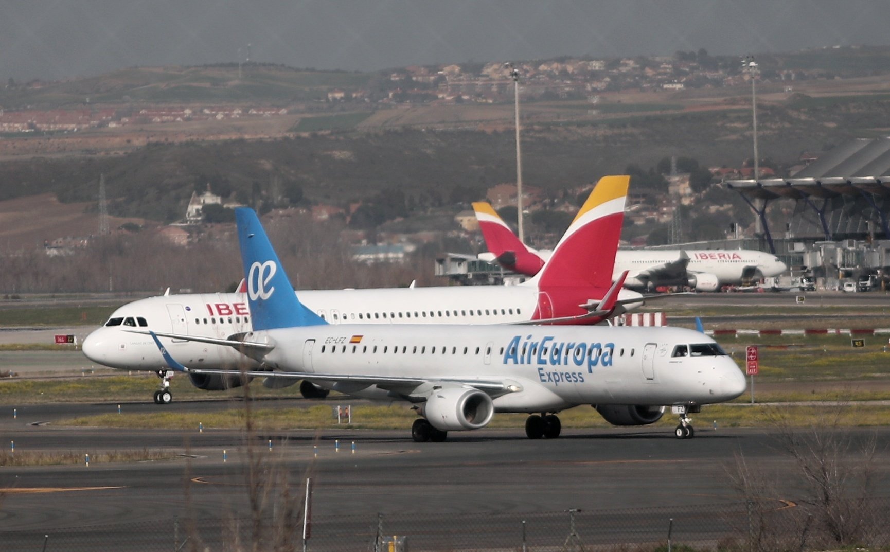 Un avión de Iberia y otro de Air Europa 
