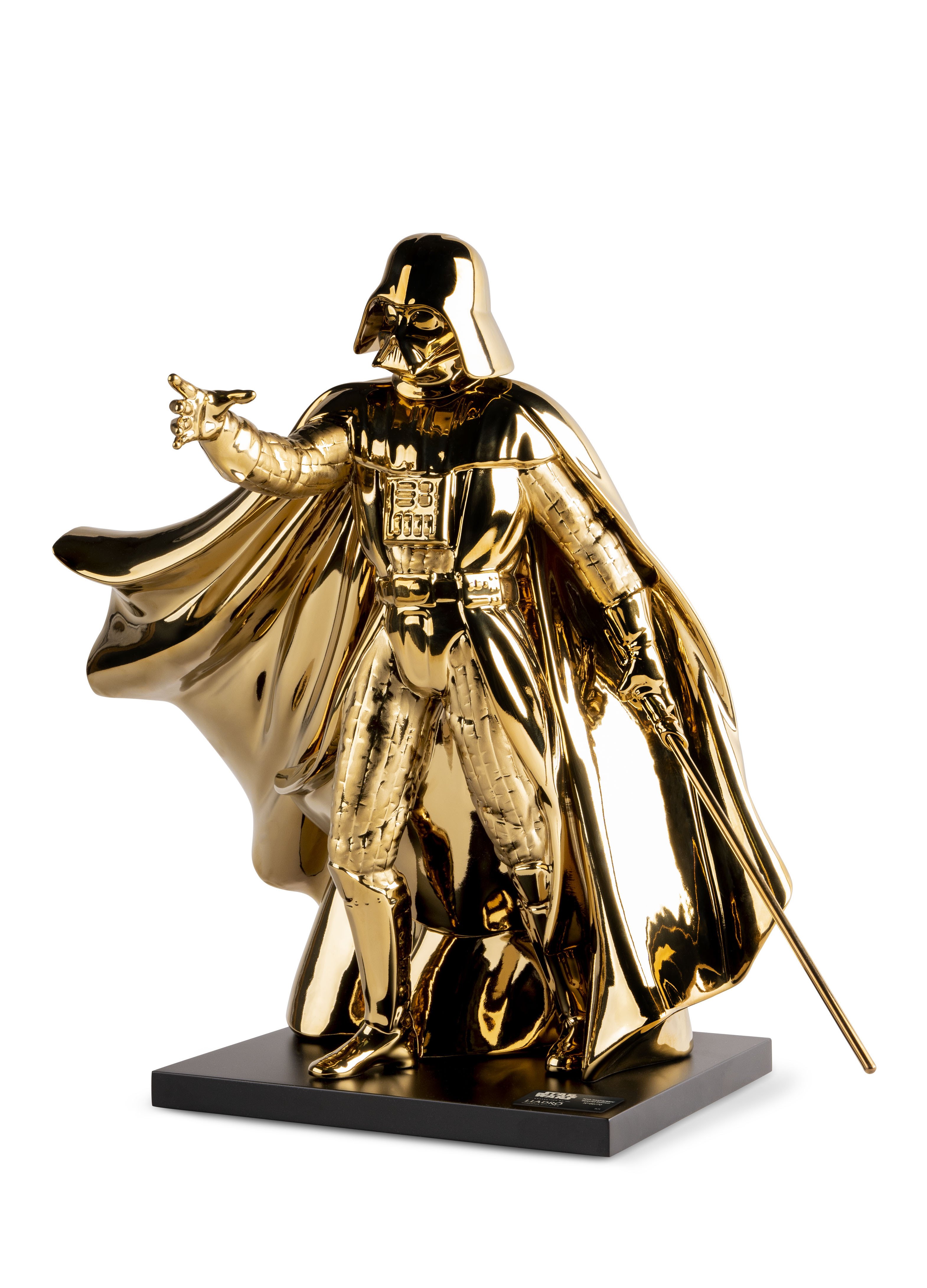 Lladró presenta en Londres una edición especial en porcelana de Darth Vader limitada a 70 unidades Lladró presenta en Londres una edición especial en porcelana de Darth Vader limitada a 70 unidades