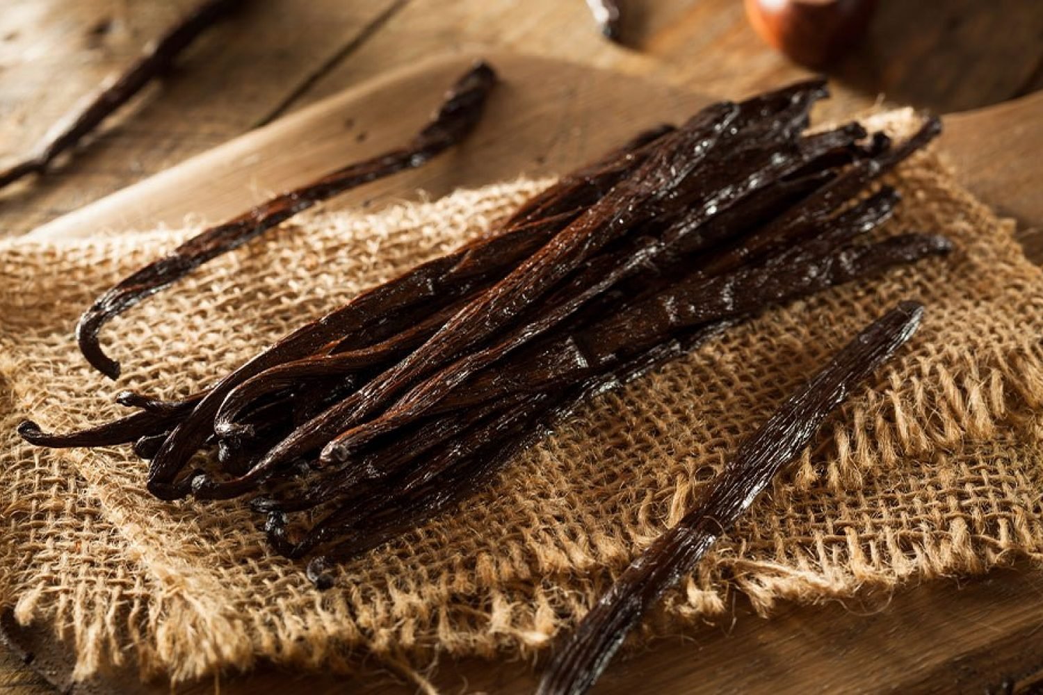 En el període 2017-2021, la producció mitjana mundial de vainilla sencera va ser de 6.961 tones En el període 2017-2021, la producció mitjana mundial de vainilla sencera va ser de 6.961 tones