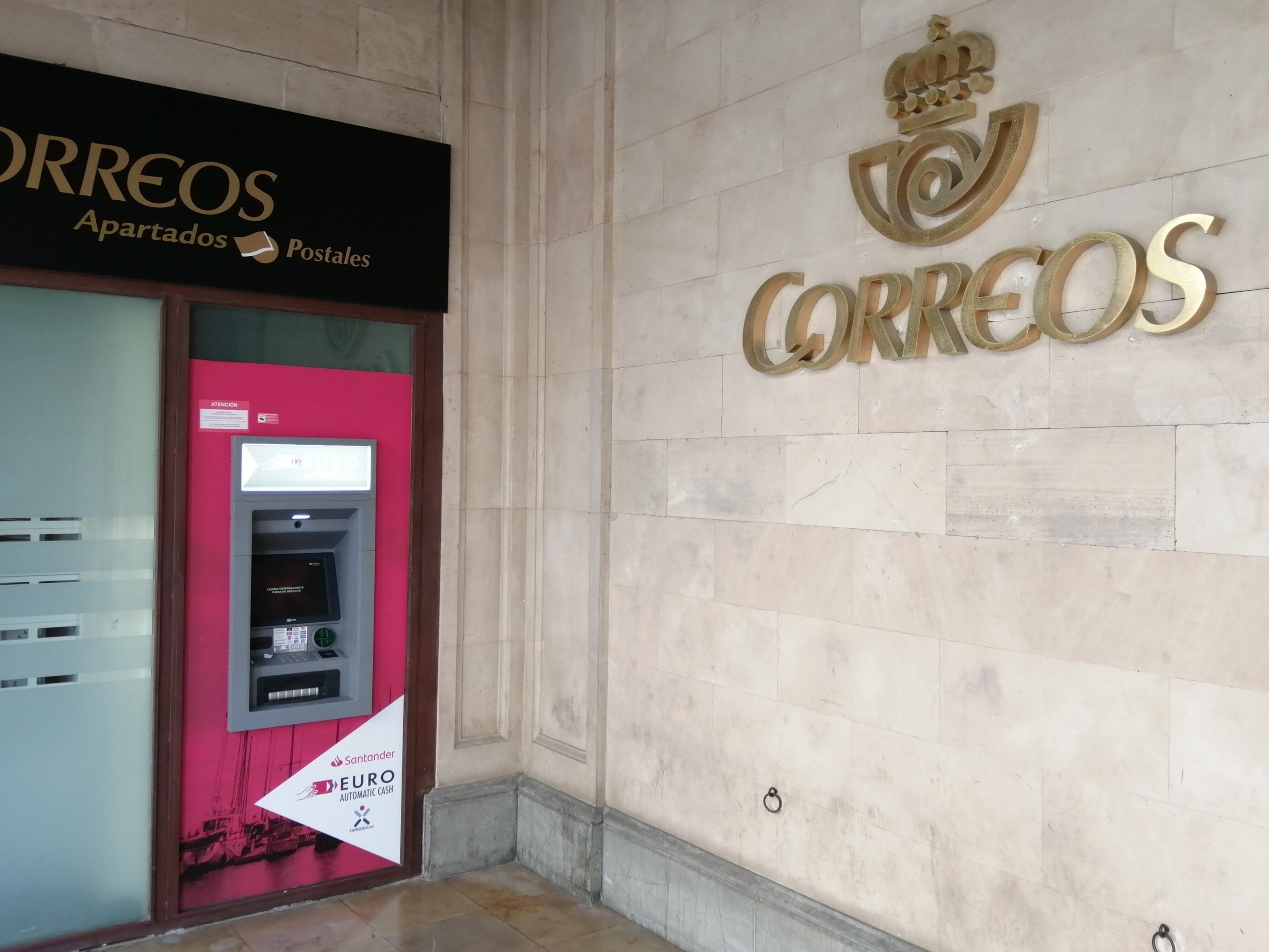 Los clientes de Unicaja podrán sacar dinero desde las oficinas de Correos