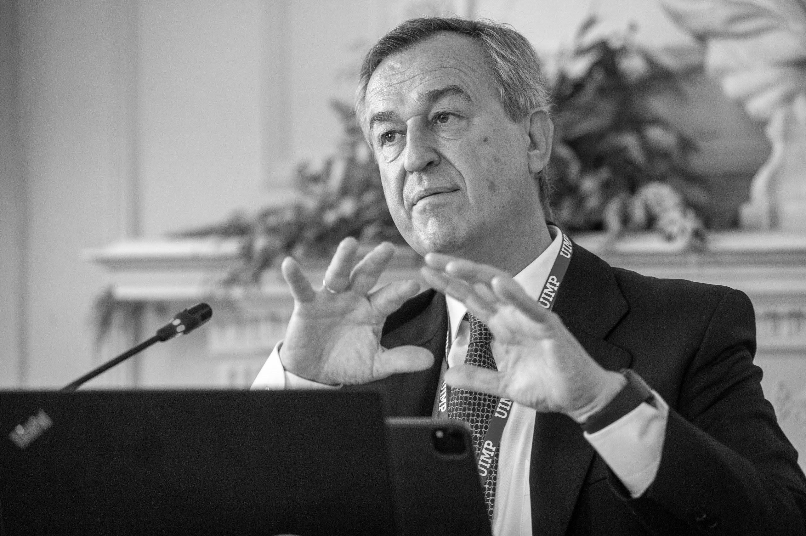 César González Bueno César González Bueno