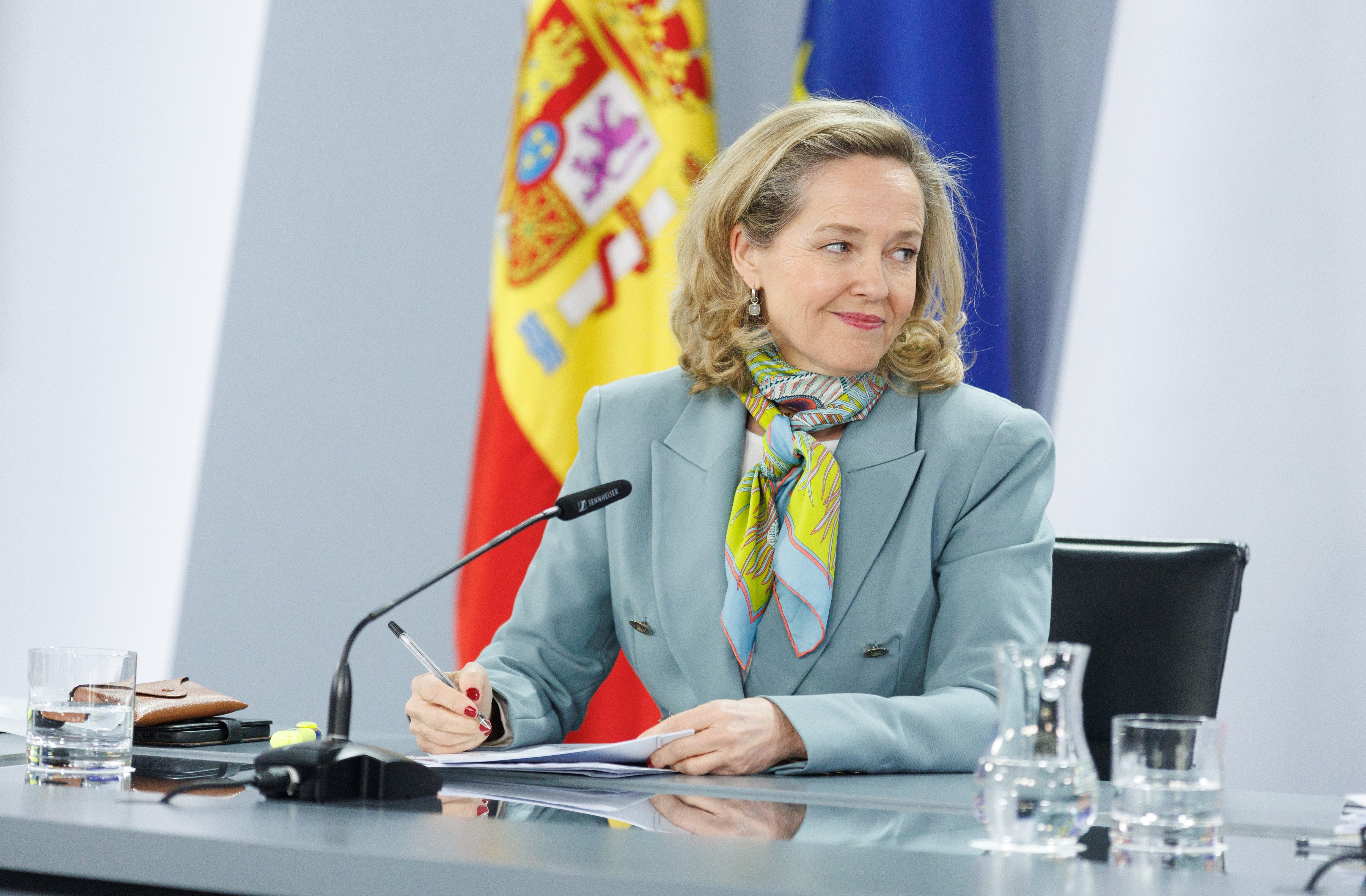 Calviño refrenda el mensaje del Gobierno y muestra su respeto a la decisión tomada por Ferrovial