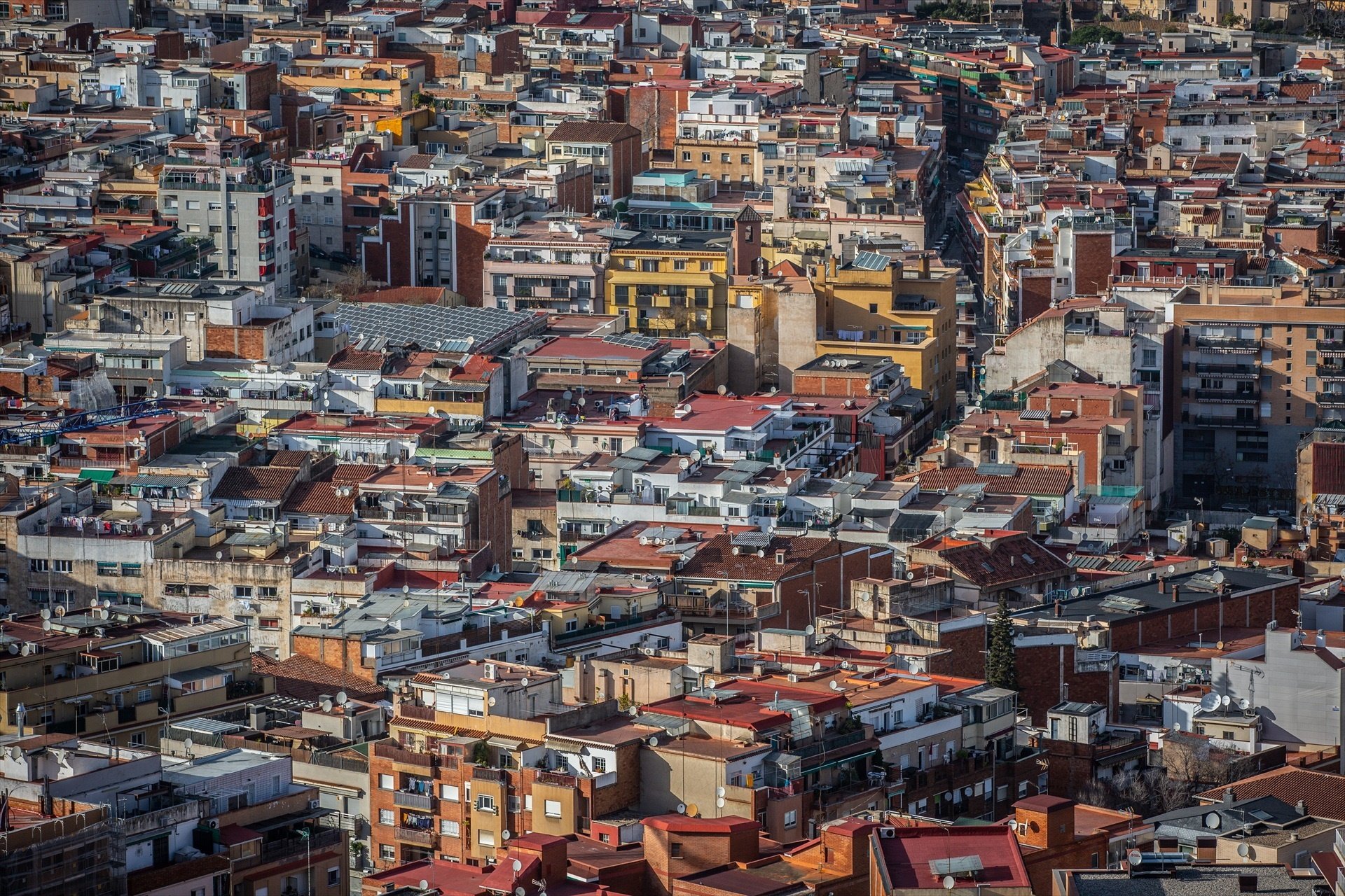 La oferta de vivienda en alquiler en Barcelona se reduce un 51% en esta legislatura