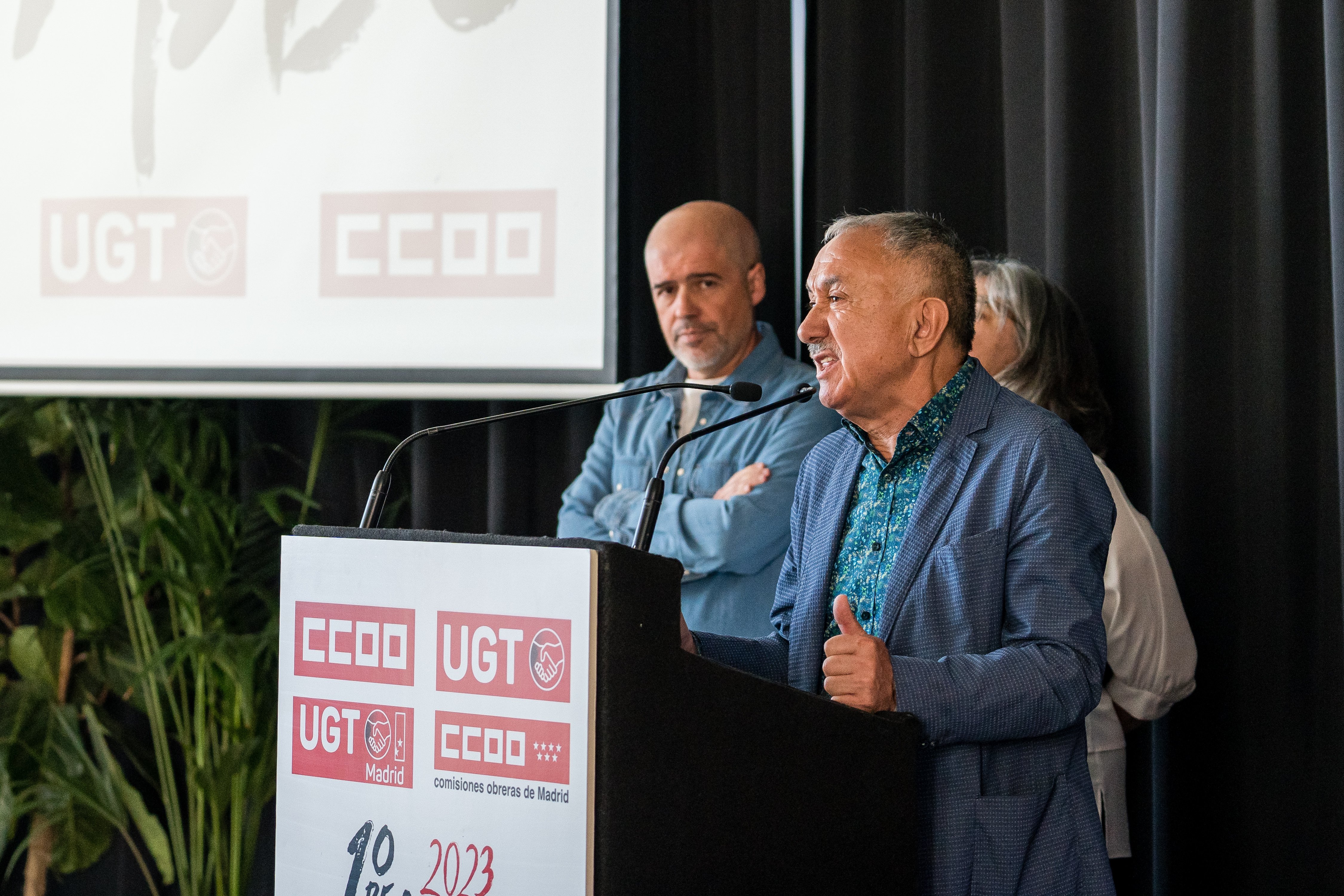 Los sindicatos amenazan a la CEOE con un otoño caliente: o acuerdo salarial o huelgas