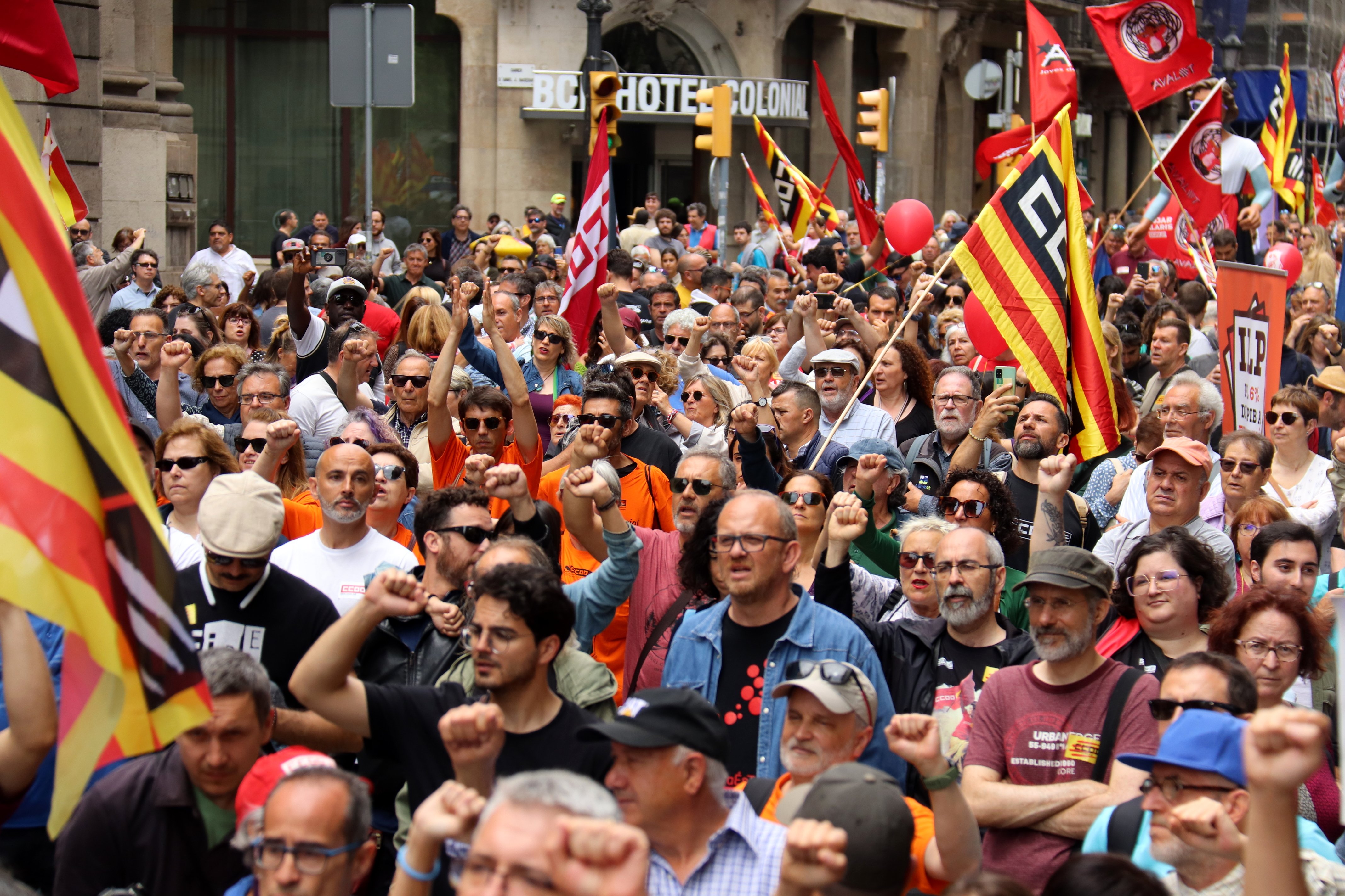 Manifestación del Primero de Mayo en Barcelona: más de 2.000 personas reclaman mejoras salariales