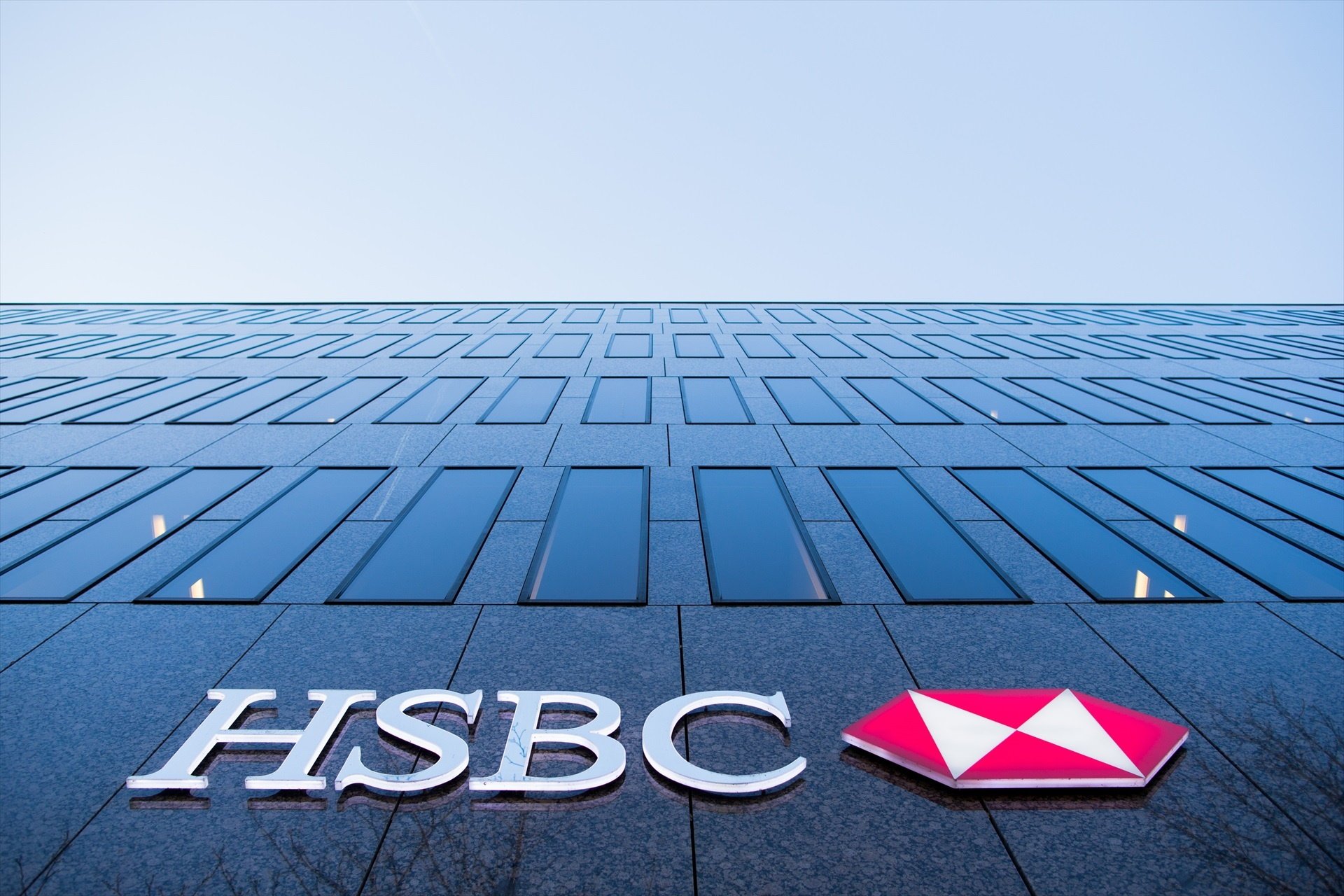 HSBC, el banco más grande de Europa, triplica su beneficio en el primer trimestre del año
