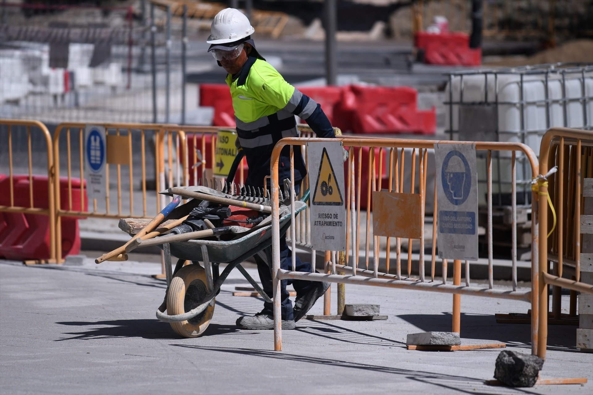 Estos son los sectores que verán restringida la jornada laboral por las olas de calor