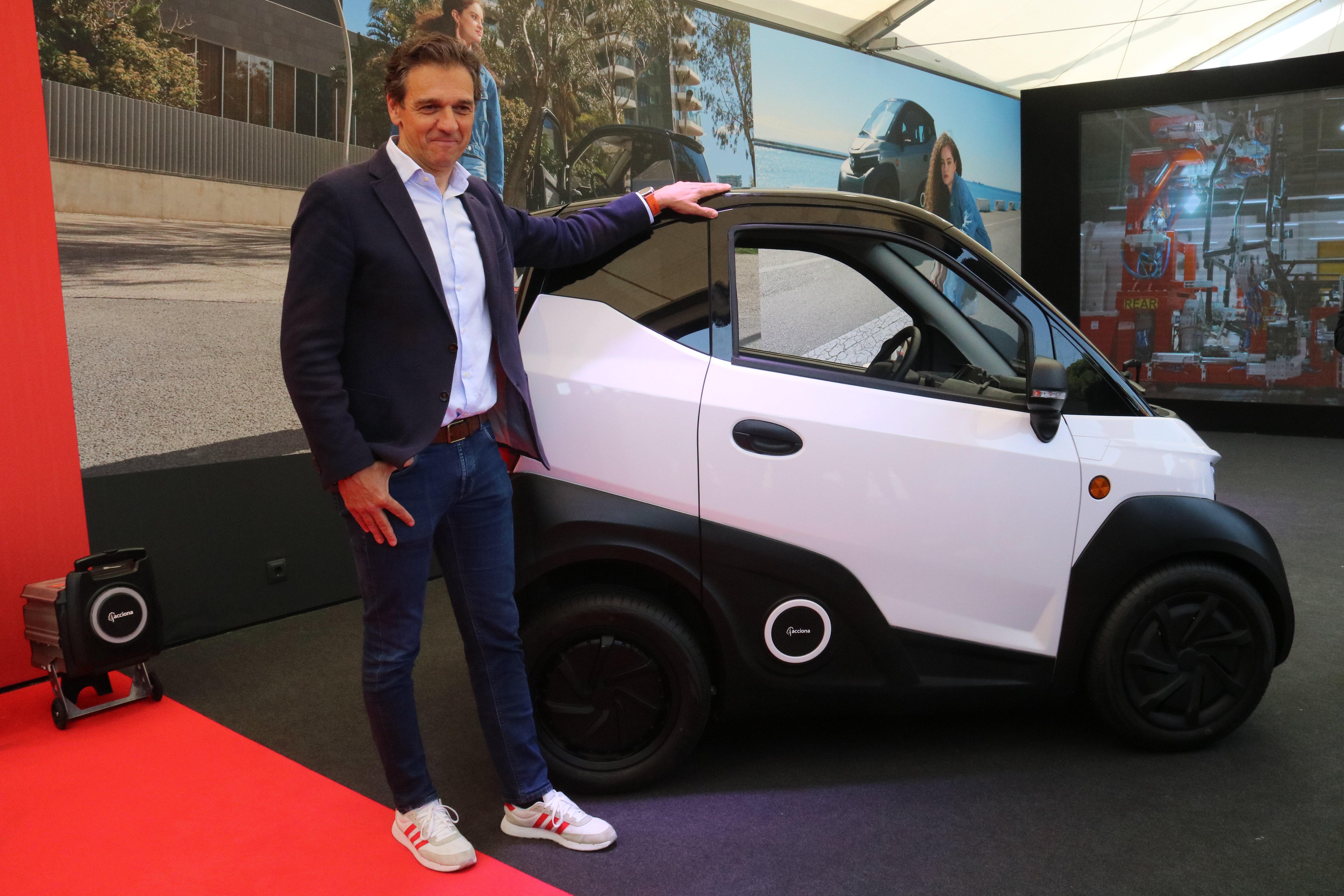 Silence prevé poner en circulación 2.000 microcoches eléctricos en Europa en 2023