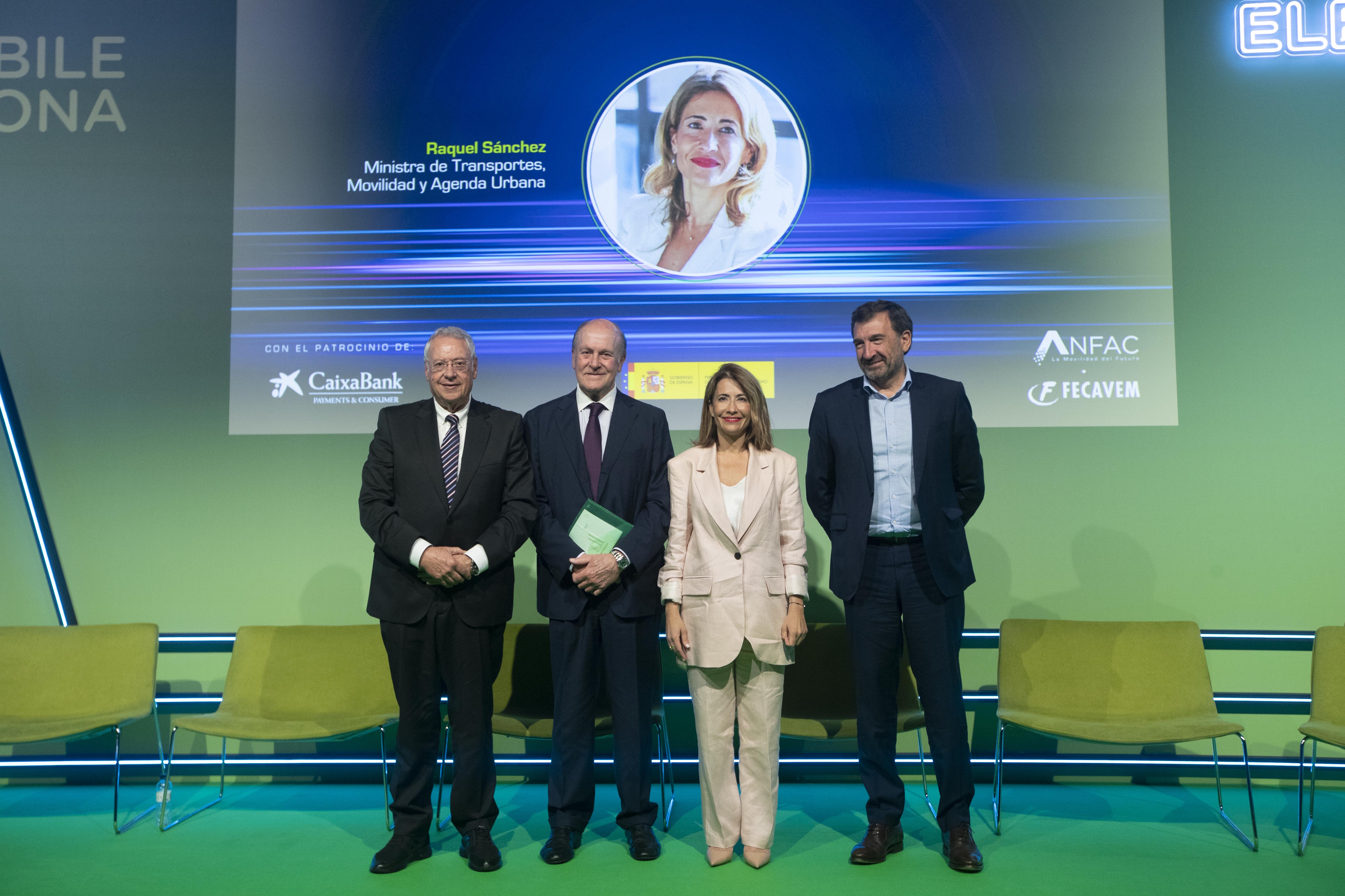 ANFAC y Fecavem apremian a la ministra Raquel Sánchez a electrificar