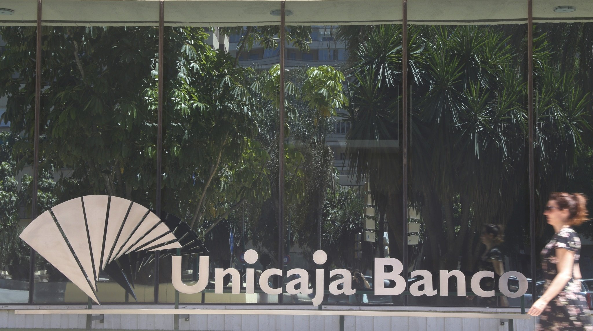 Unicaja, l'únic banc entre els 12 grans suspès pels seus clients