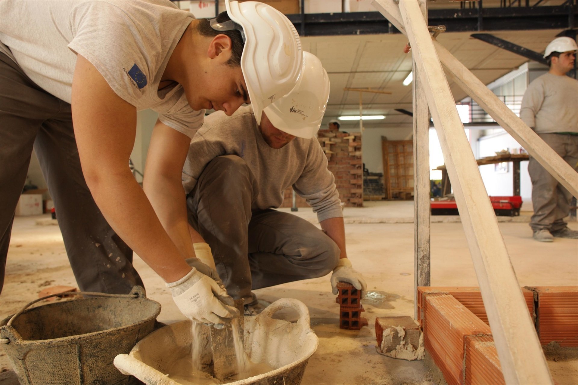 El Gobierno estudia facilitar la regularización de extranjeros para entrar en el mercado de trabajo