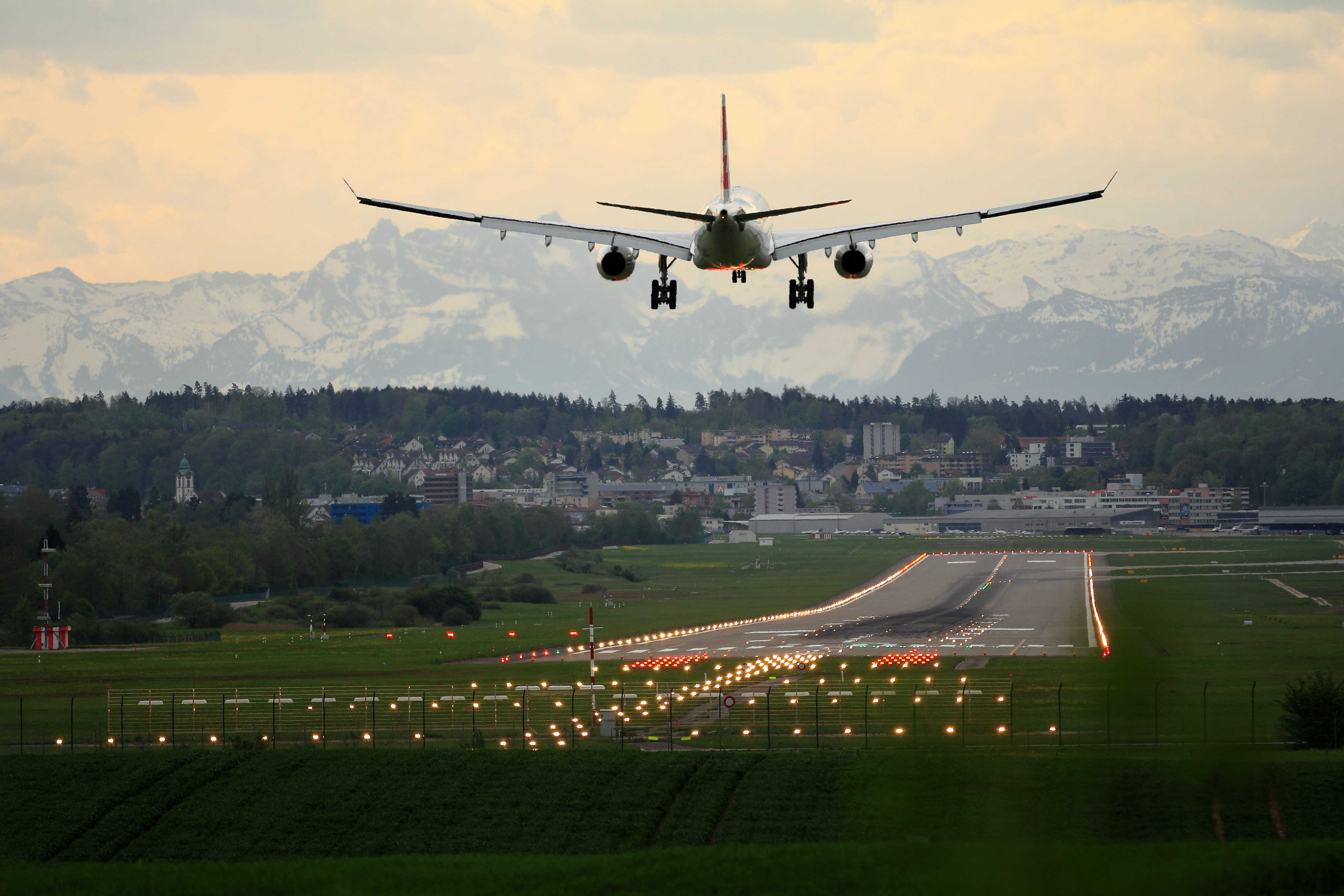 Avión aterrizando. Unsplash