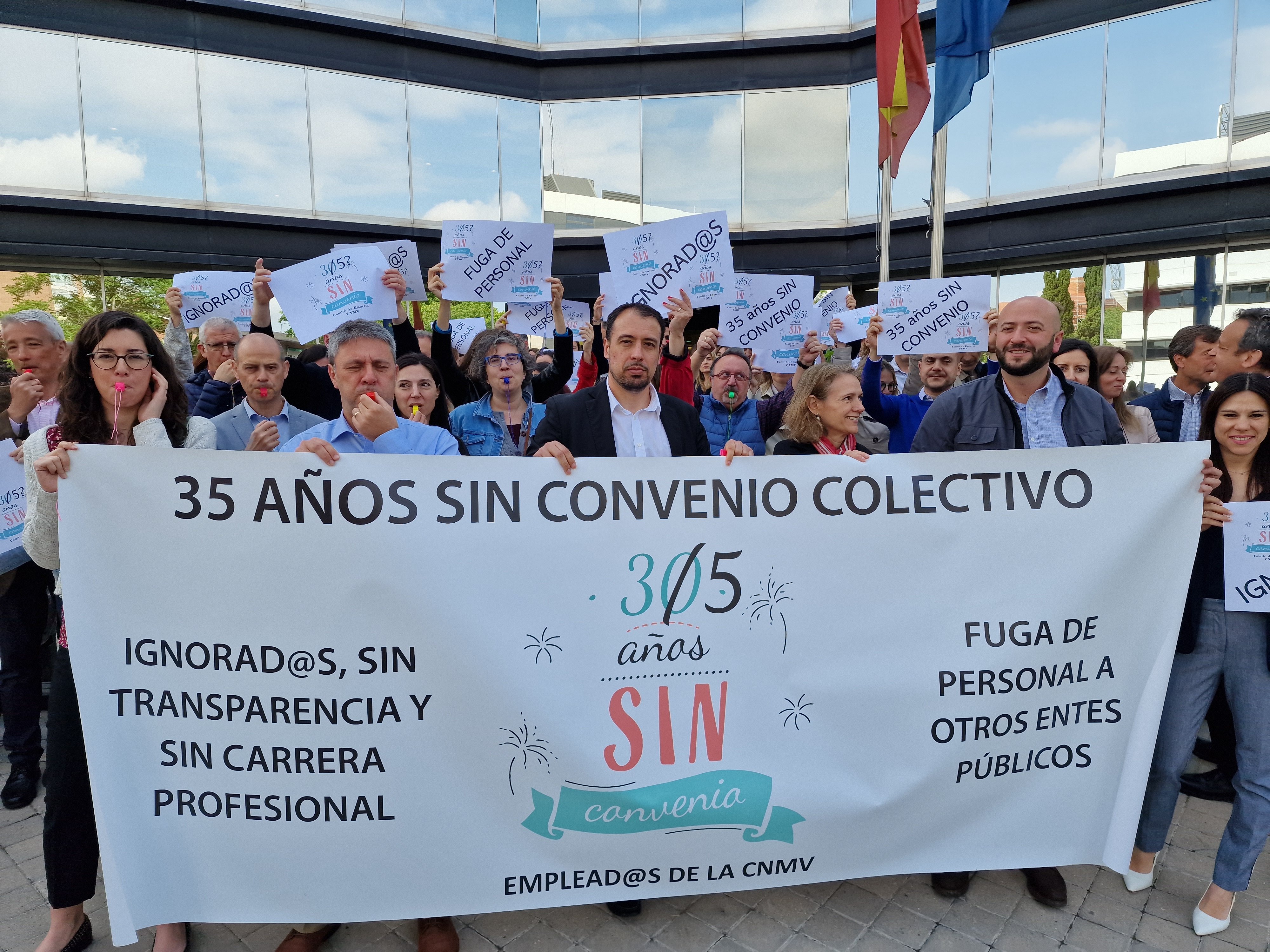 Los trabajadores de la CNMV se concentrarán en Hacienda para exigir su convenio