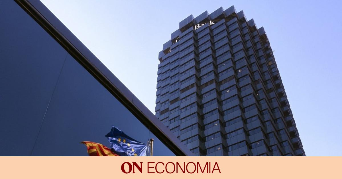 CaixaBank trocea su negocio inmobiliario entre Solvia, Azzam y Haya