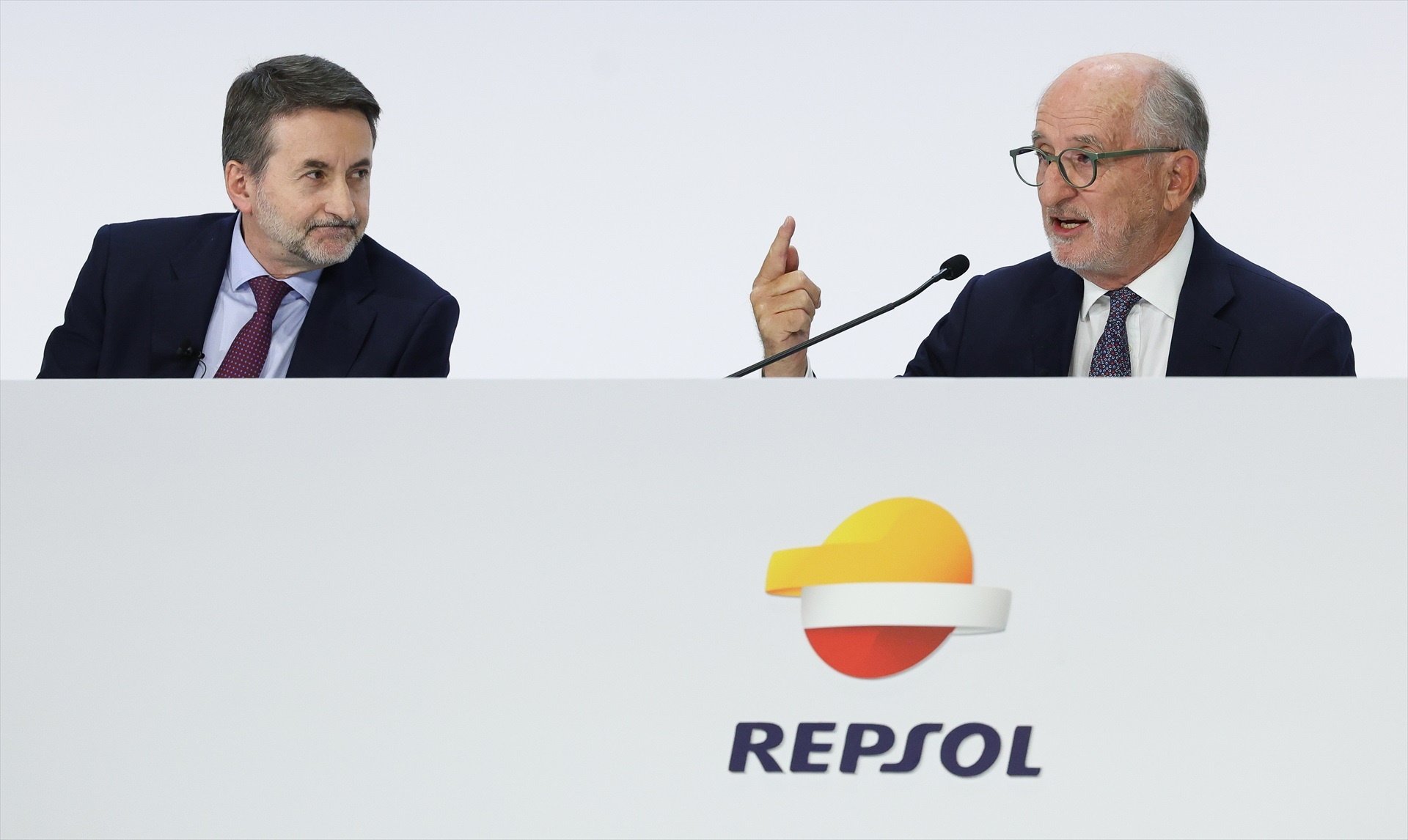 El CEO de Repsol, Josu Jon Imaz y el presidente de Repsol, Antonio Brufau