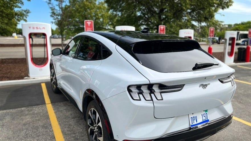 Acuerdo histórico: los coches Ford podrán recargarse en las estaciones de Tesla