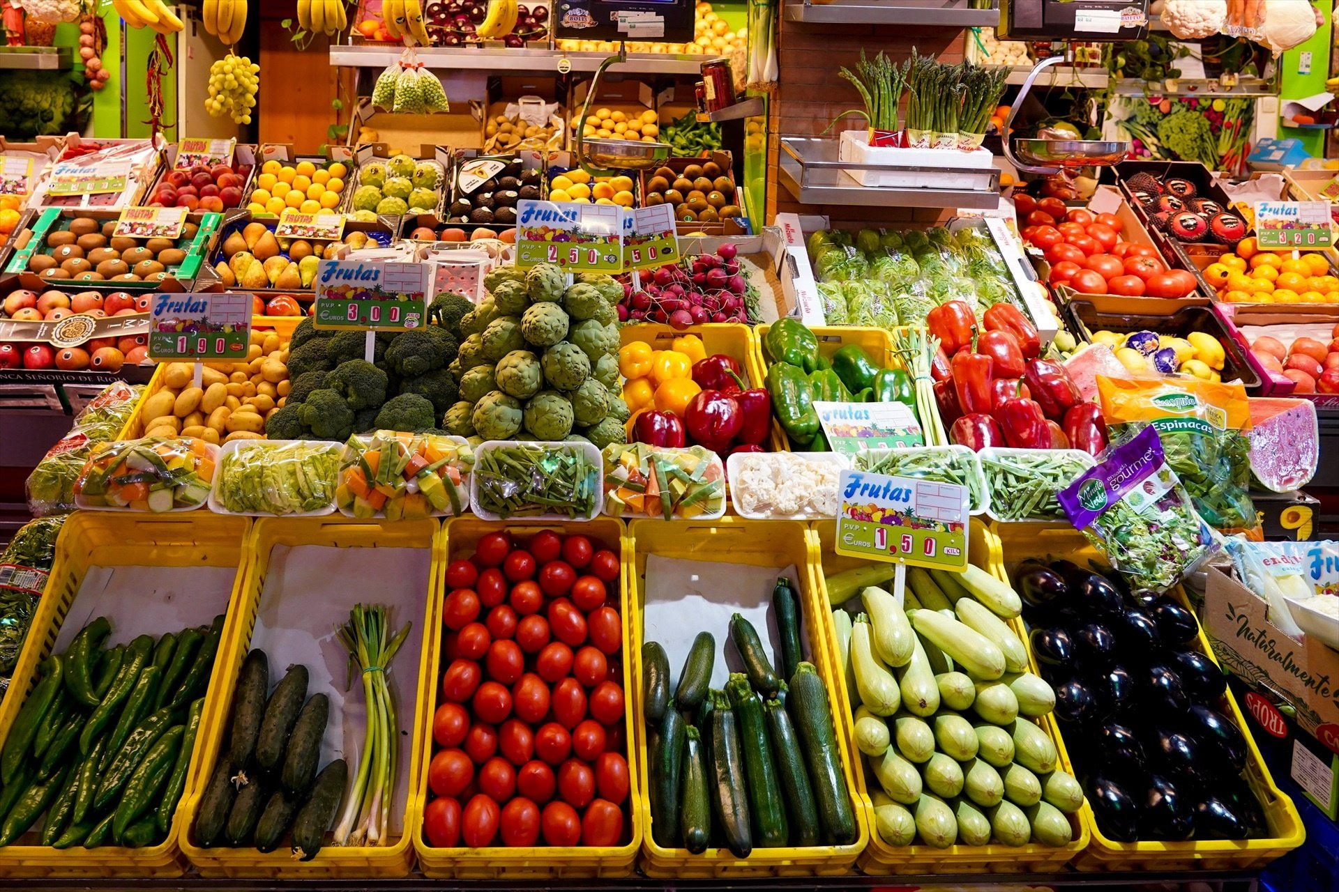 Espanya va importar un 20% més de fruita i verdura de països no europeus, fins a les 512.793 tones Espanya va importar un 20% més de fruita i verdura de països no europeus, fins a les 512.793 tones
