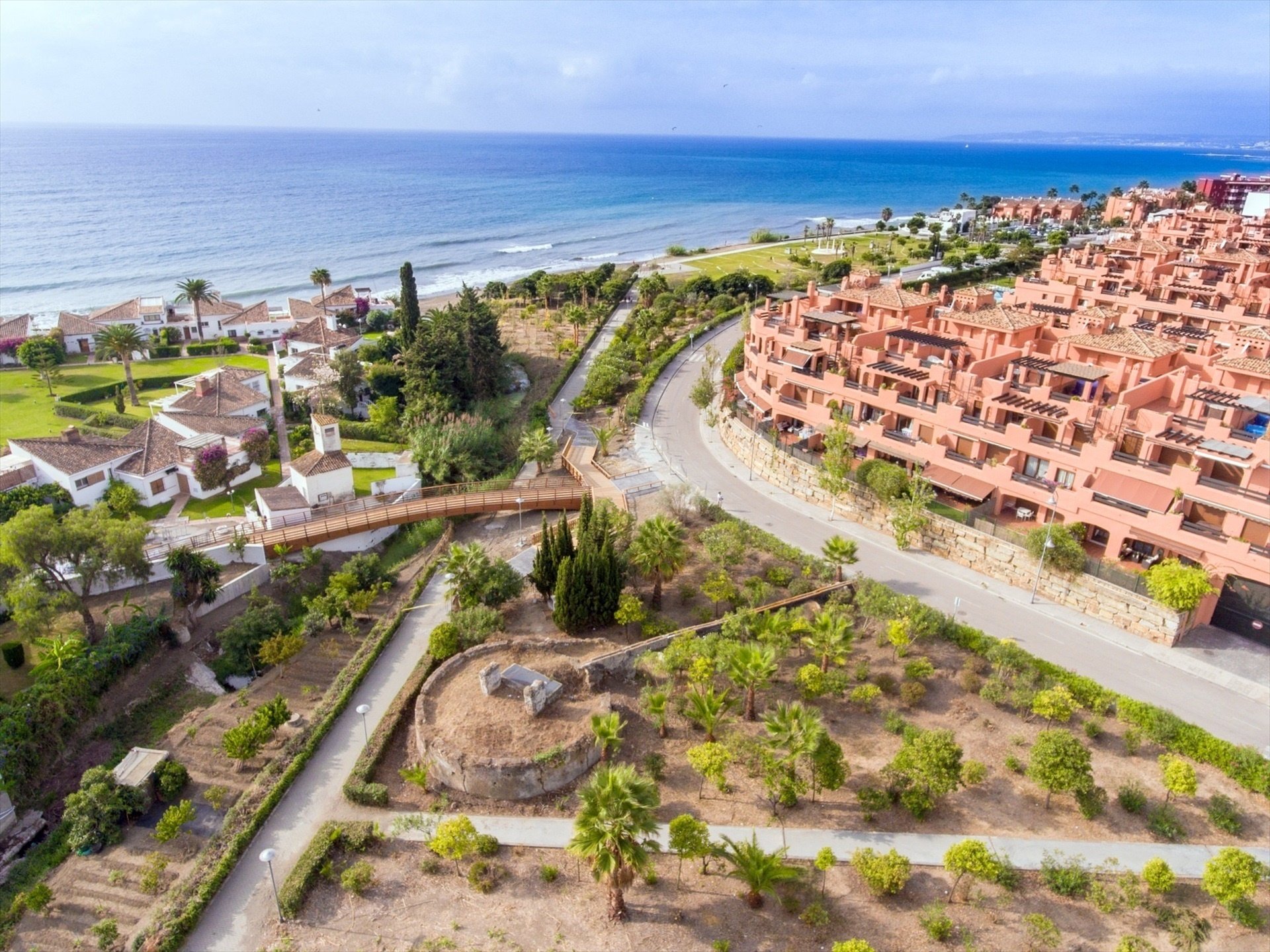 El alquiler en primera línea de playa en agosto sube hasta los 1.055 euros a la semana