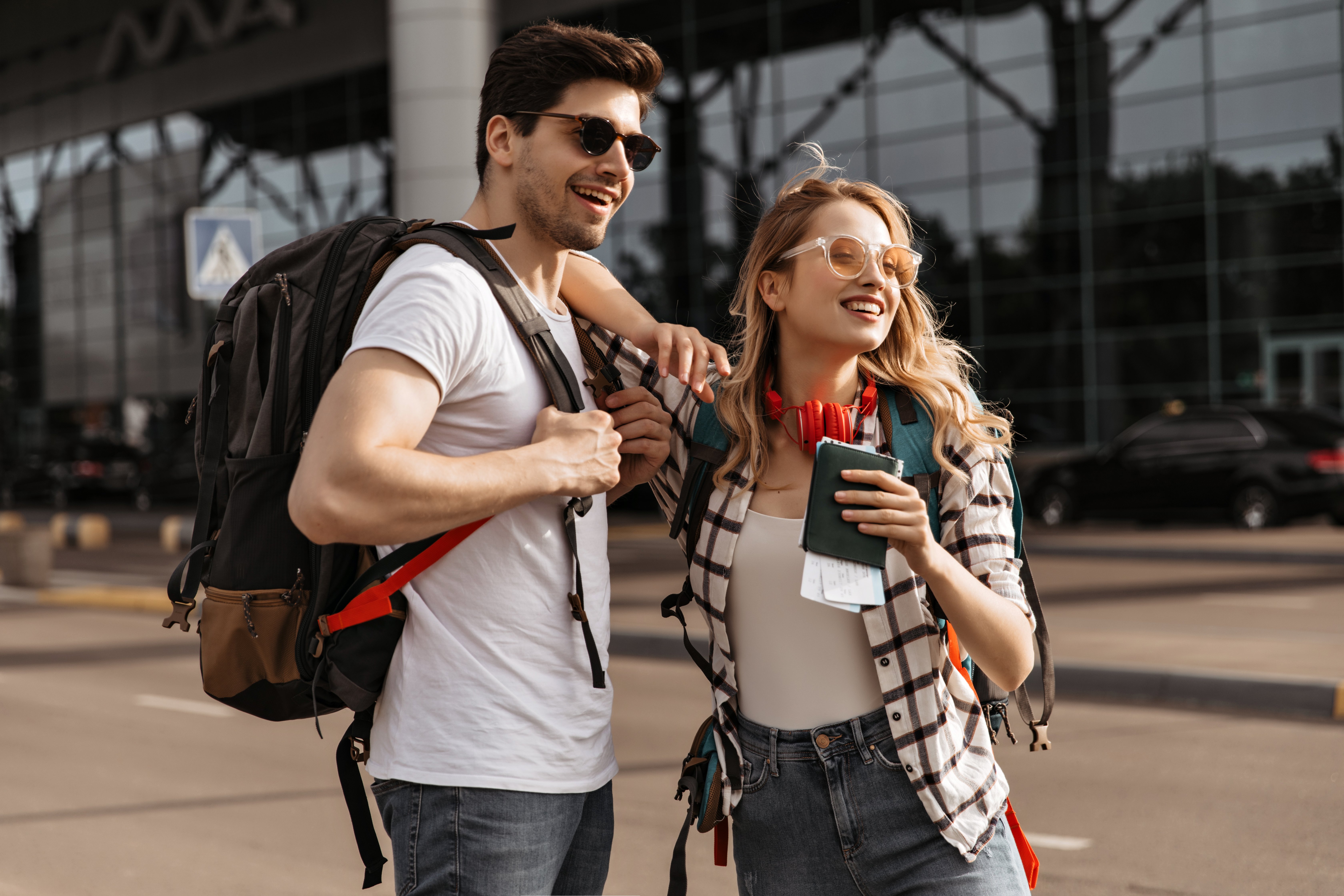 Cómo pedir las ayudas para viajes de verano en autobús y tren si eres joven: ya se puede