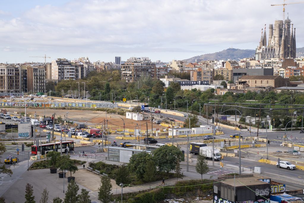 coches circulando por la gran via de (1)